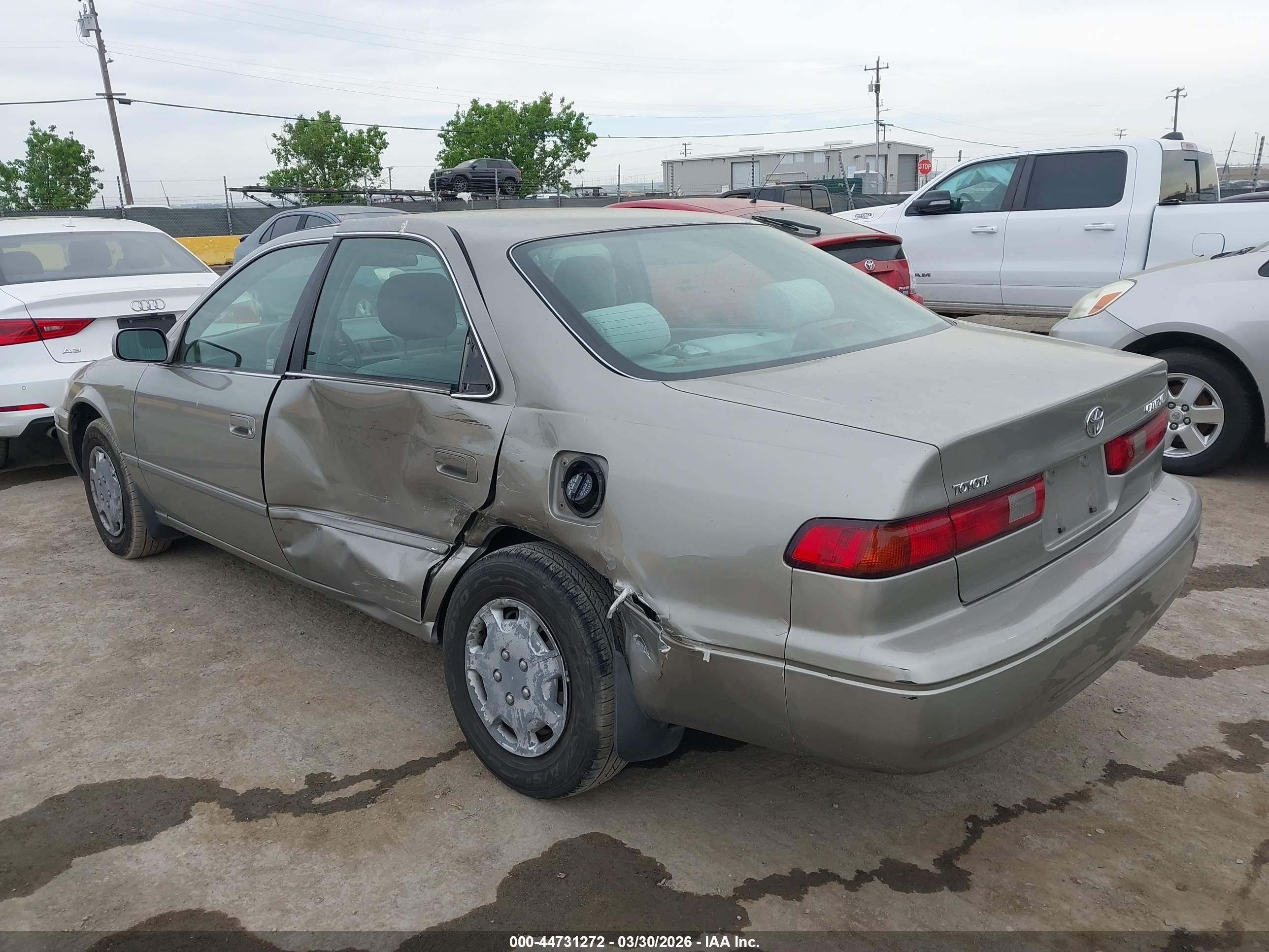 1998 Toyota Camry Le Beige vin: JT2BG28K0W0199882