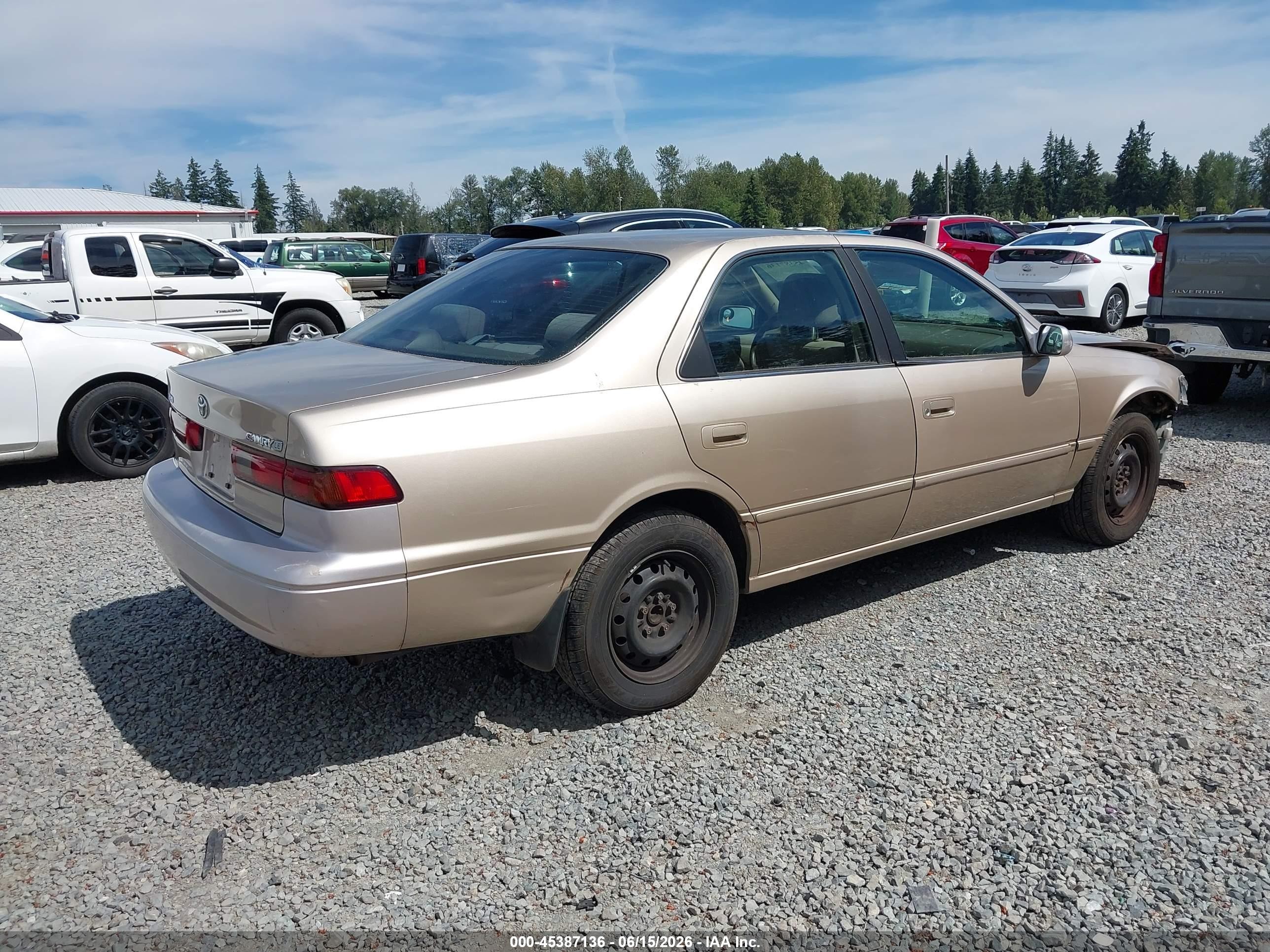 1999 Toyota Camry Le Gold vin: JT2BG28K0X0317415