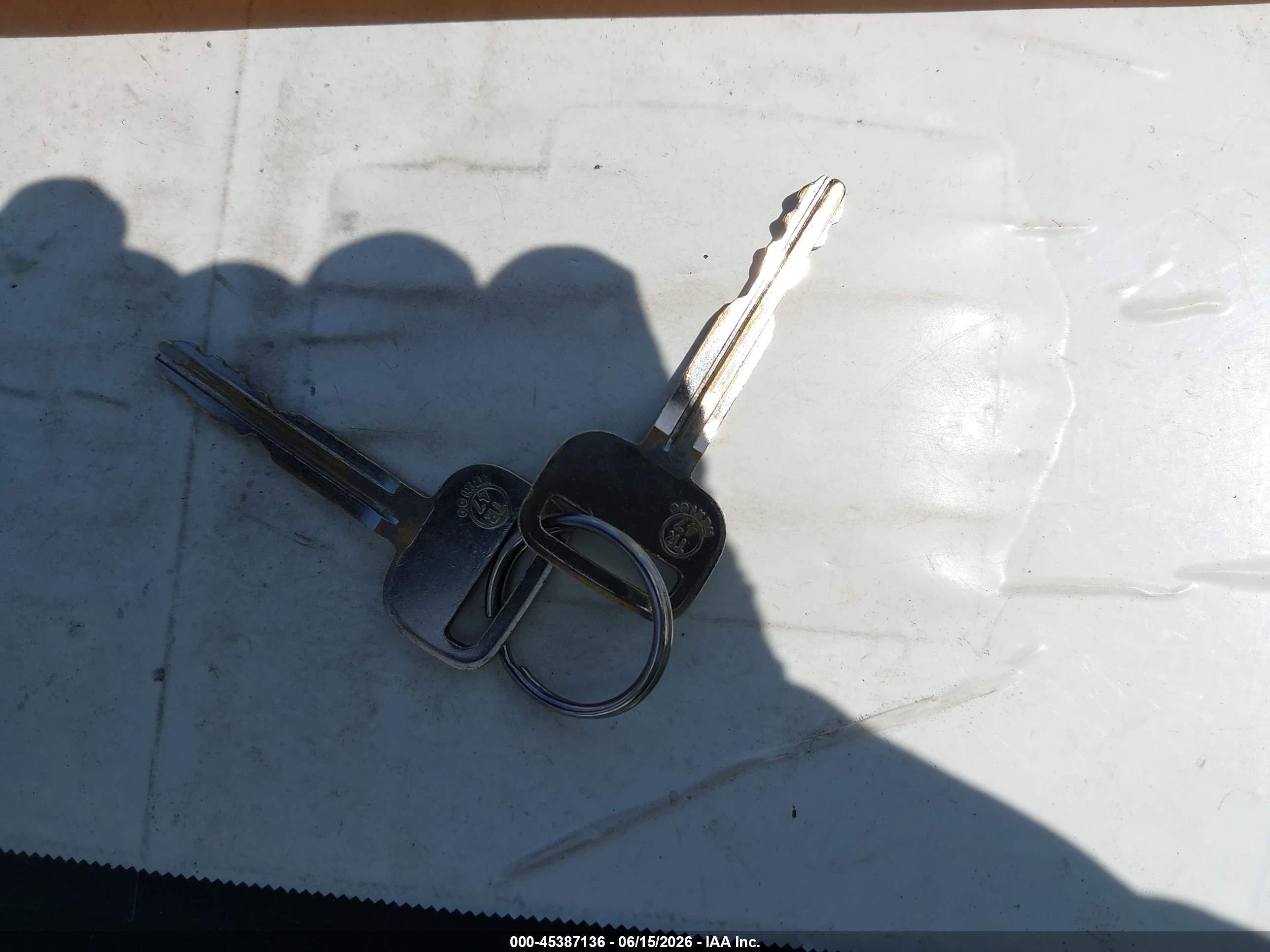 1999 Toyota Camry Le Gold vin: JT2BG28K0X0317415
