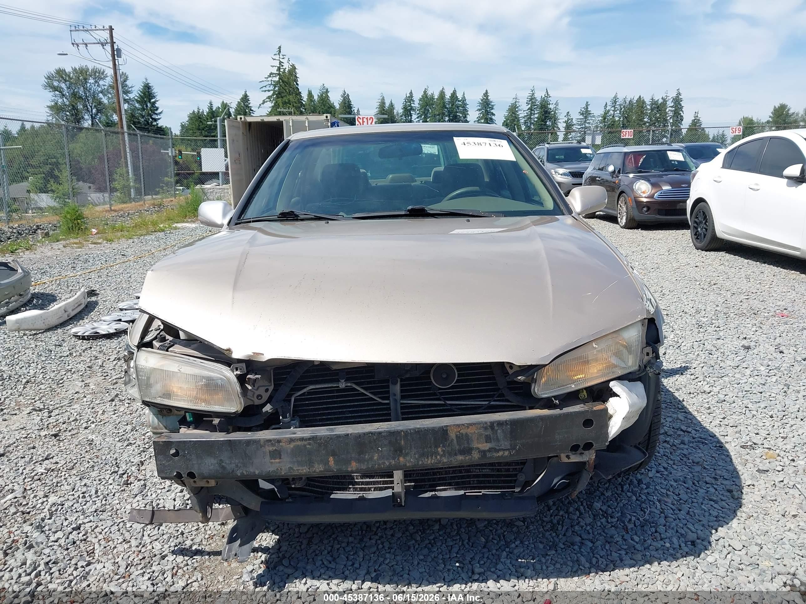 1999 Toyota Camry Le Gold vin: JT2BG28K0X0317415