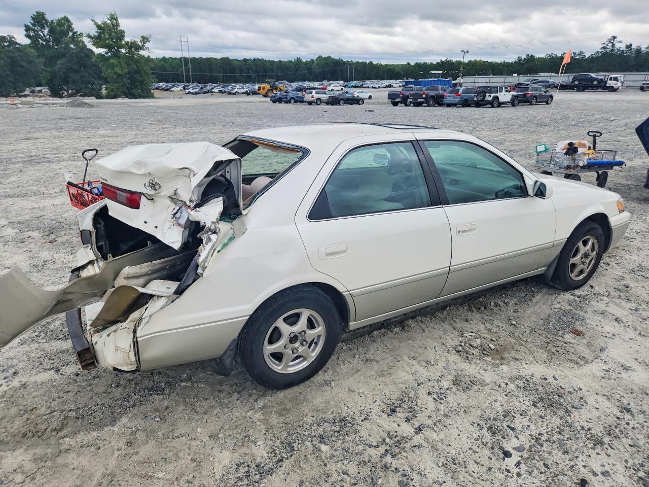 1999 Toyota Camry Le Белый vin: JT2BG28K0X0340421