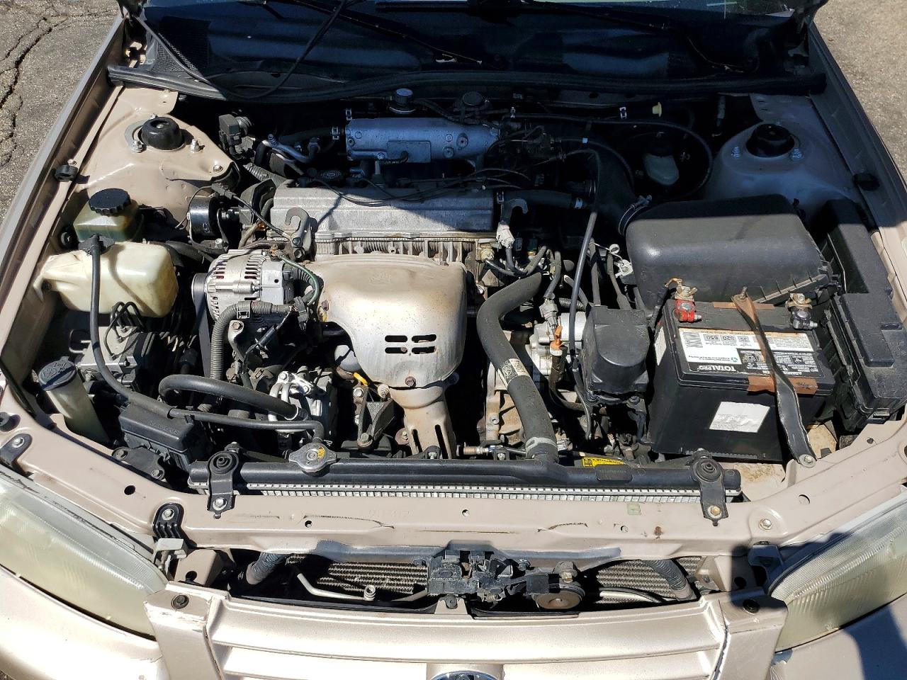 1998 Toyota Camry Le Gold vin: JT2BG28K2W0164681