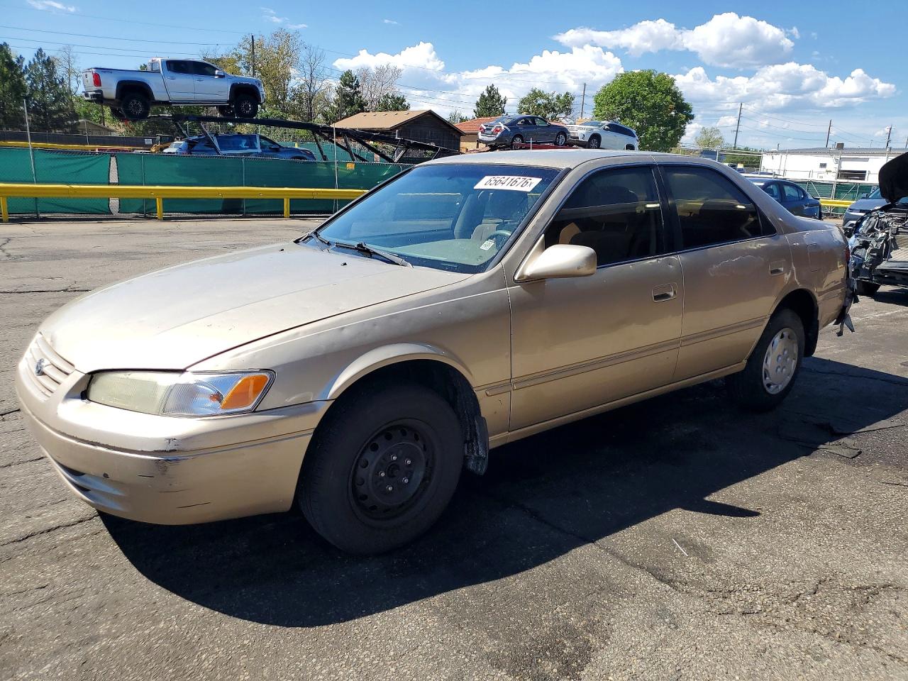 1998 Toyota Camry Le Gold vin: JT2BG28K2W0164681