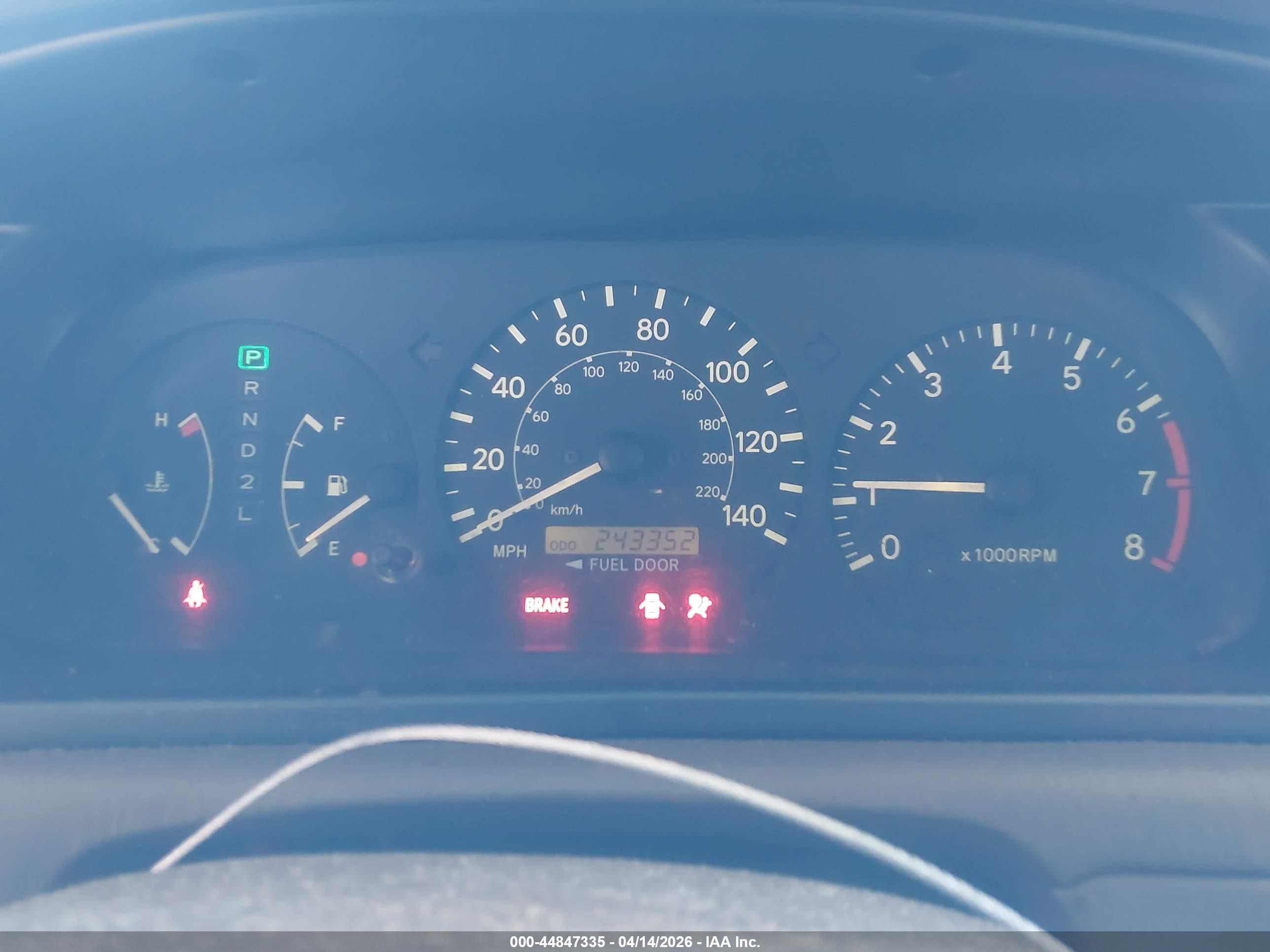 2000 Toyota Camry Le Золотой vin: JT2BG28K2Y0381585