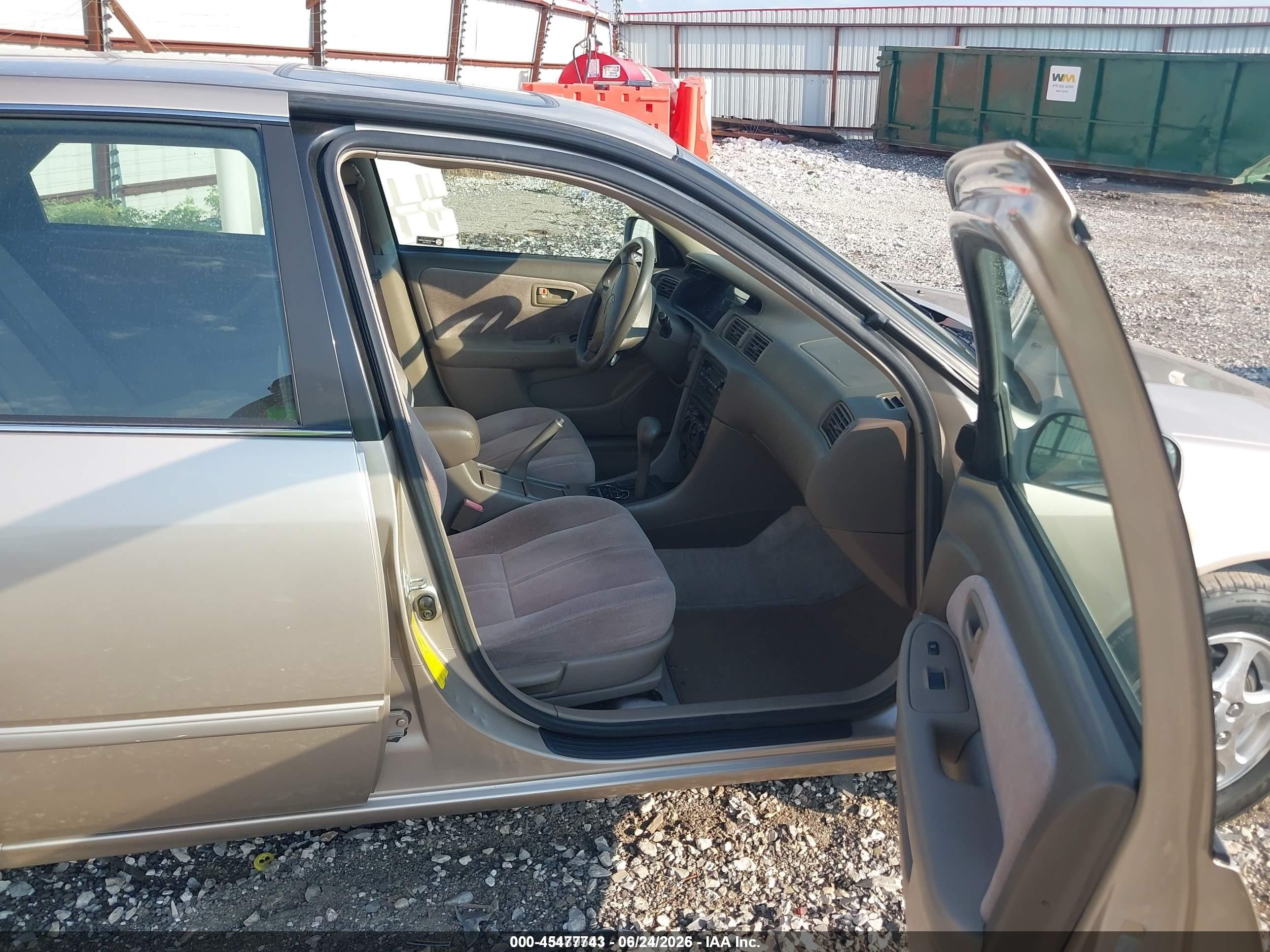 1998 Toyota Camry Le Silver vin: JT2BG28K4W0143881