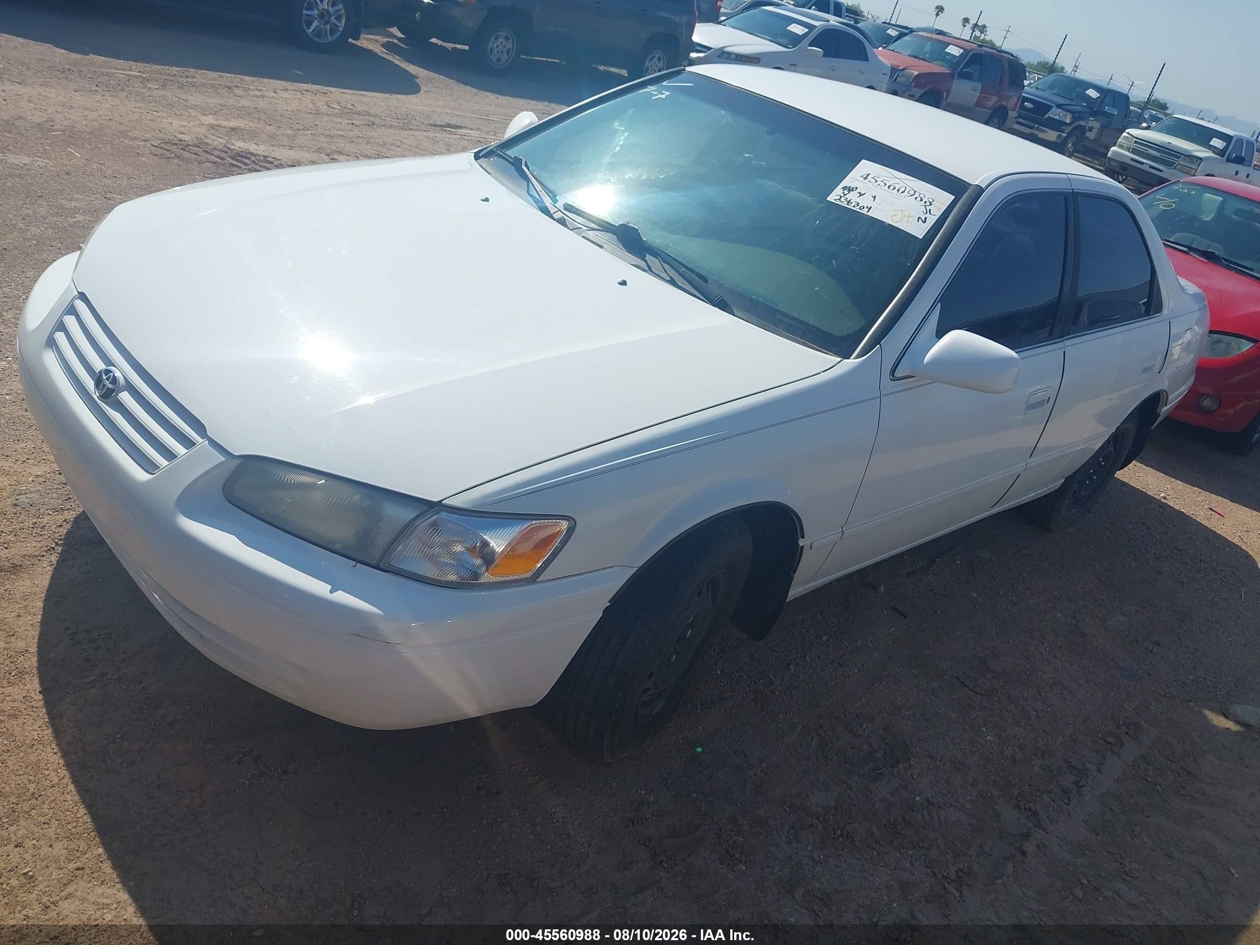 1999 Toyota Camry Le White vin: JT2BG28K4X0288906