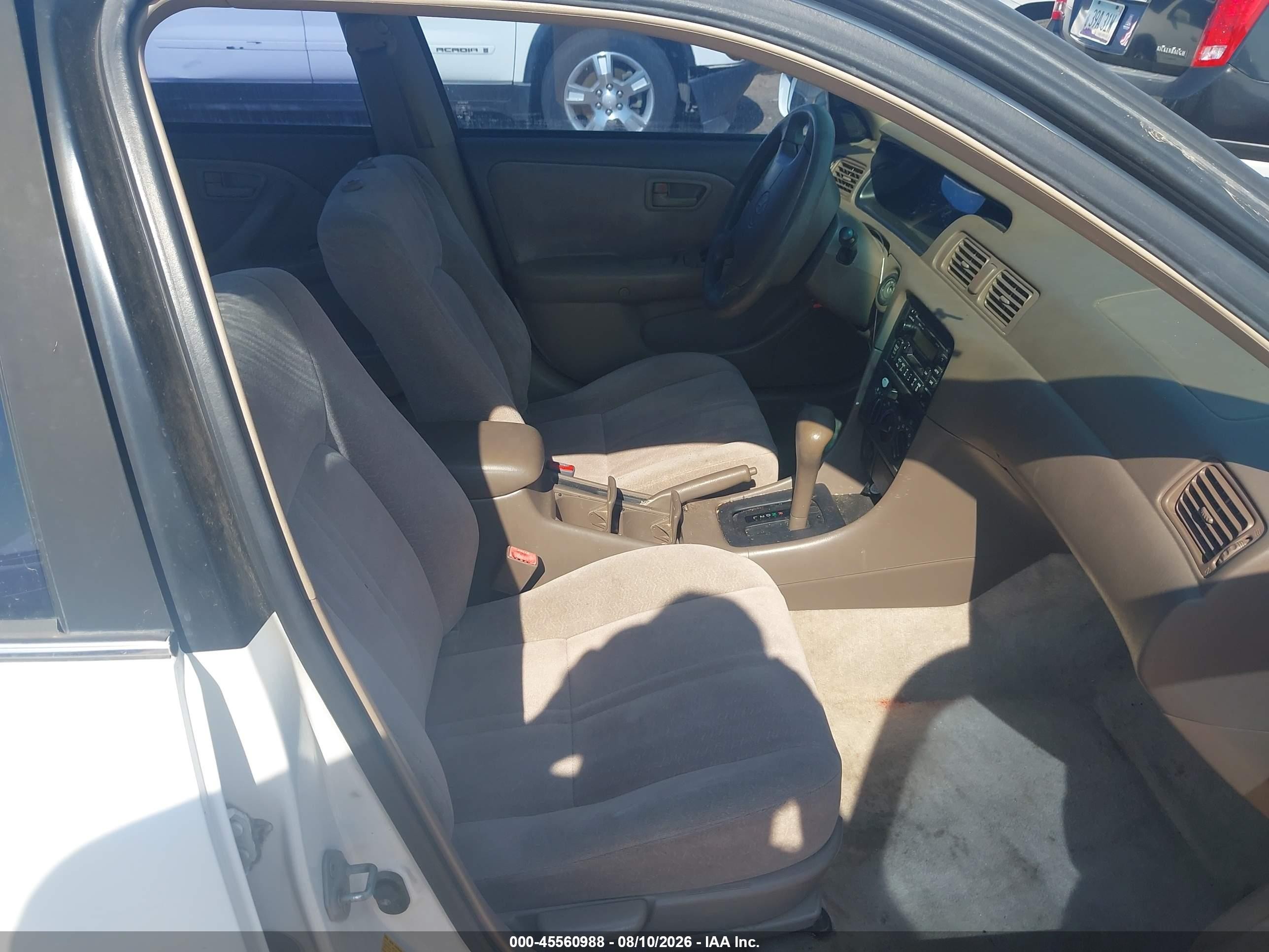 1999 Toyota Camry Le White vin: JT2BG28K4X0288906