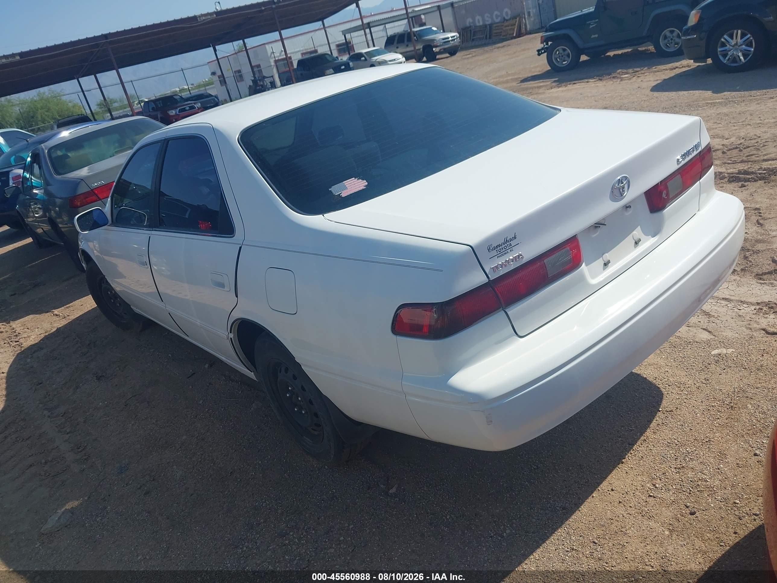 1999 Toyota Camry Le White vin: JT2BG28K4X0288906
