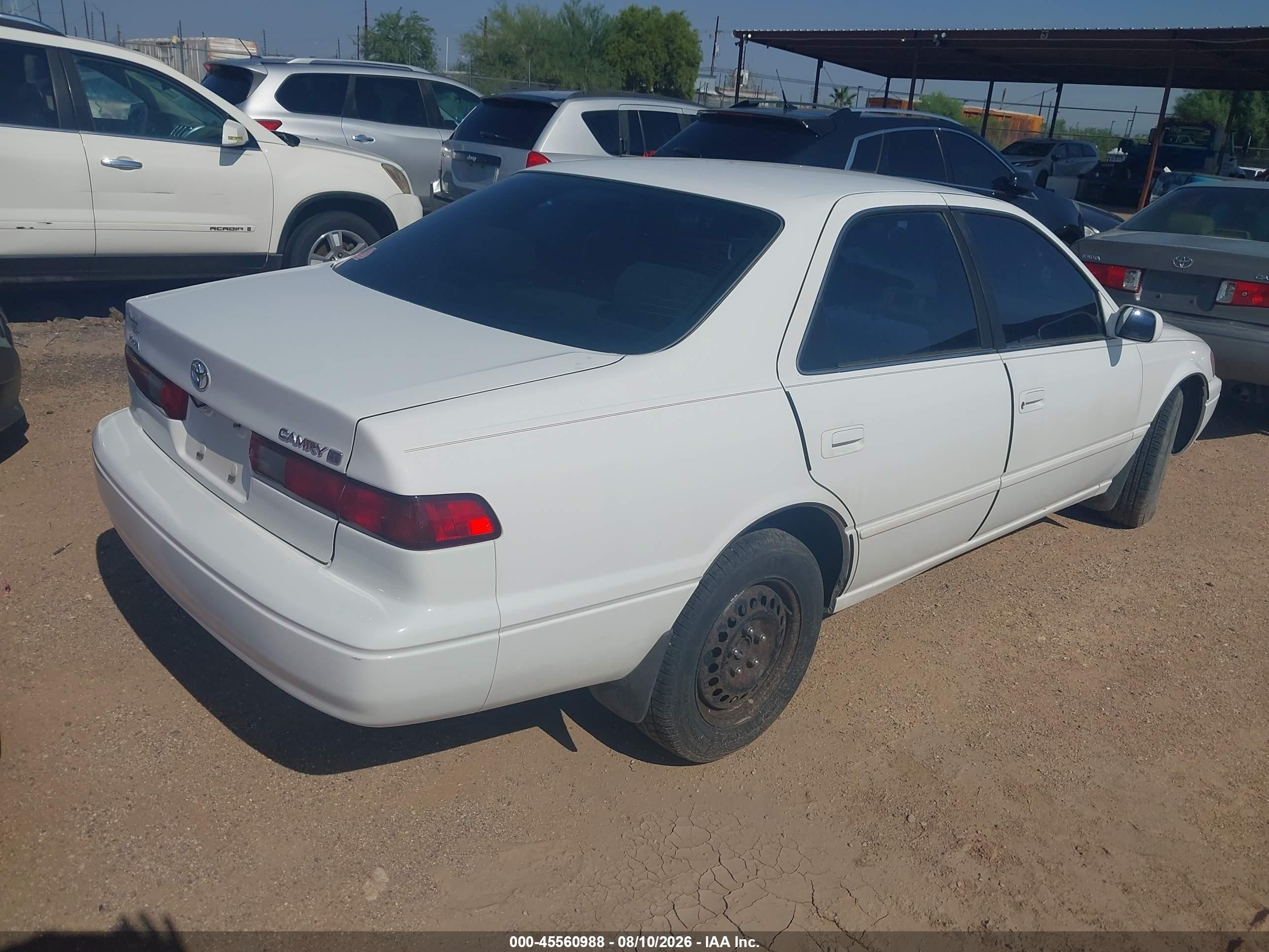 1999 Toyota Camry Le White vin: JT2BG28K4X0288906