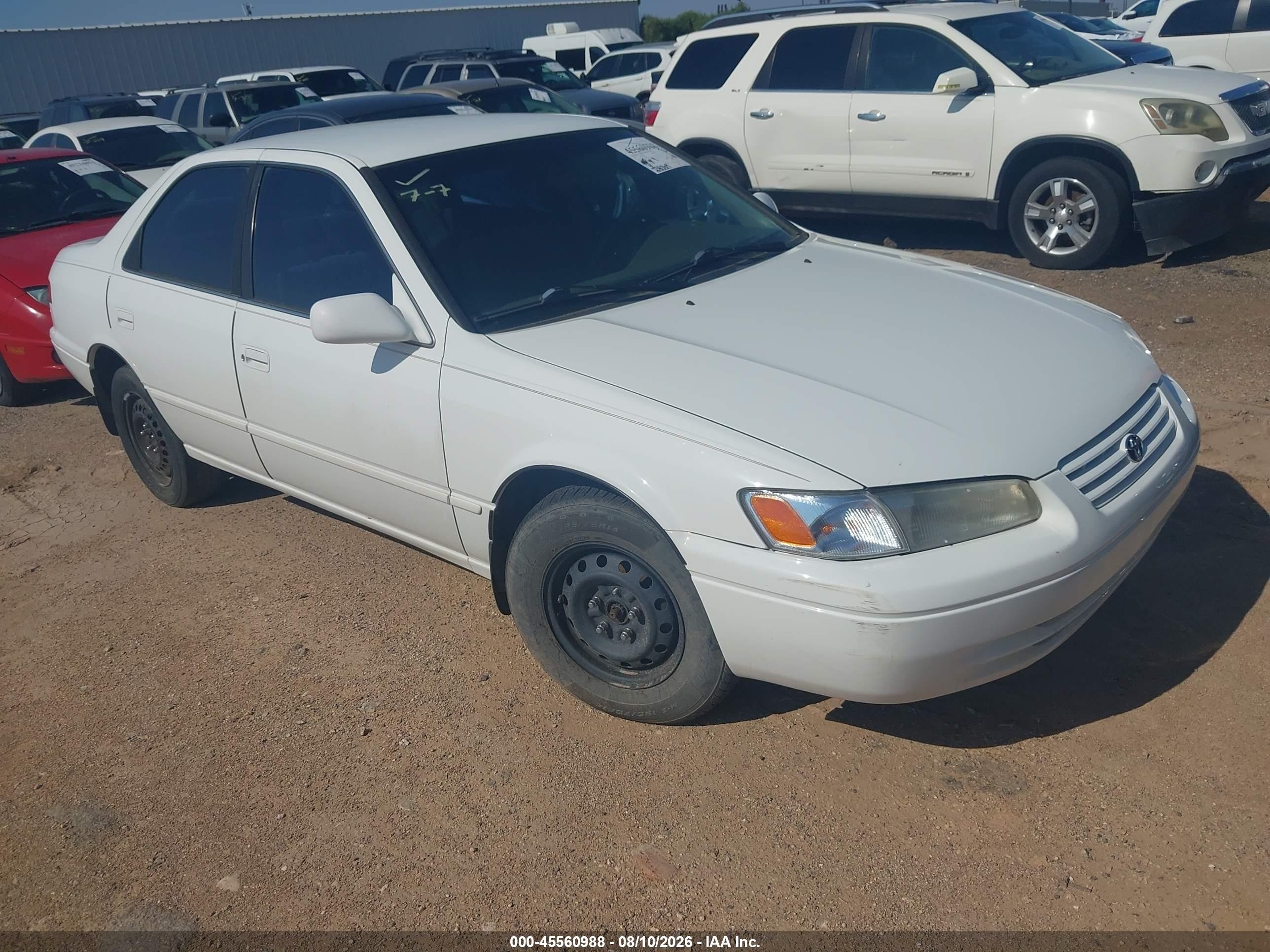 1999 Toyota Camry Le White vin: JT2BG28K4X0288906