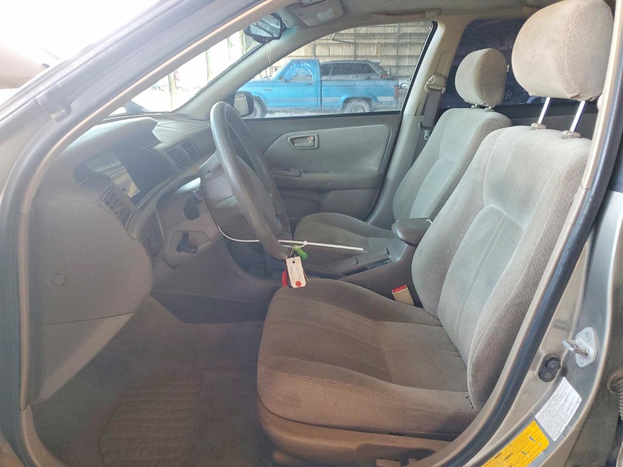 2001 Toyota Camry Le Серебряный vin: JT2BG28K510602392