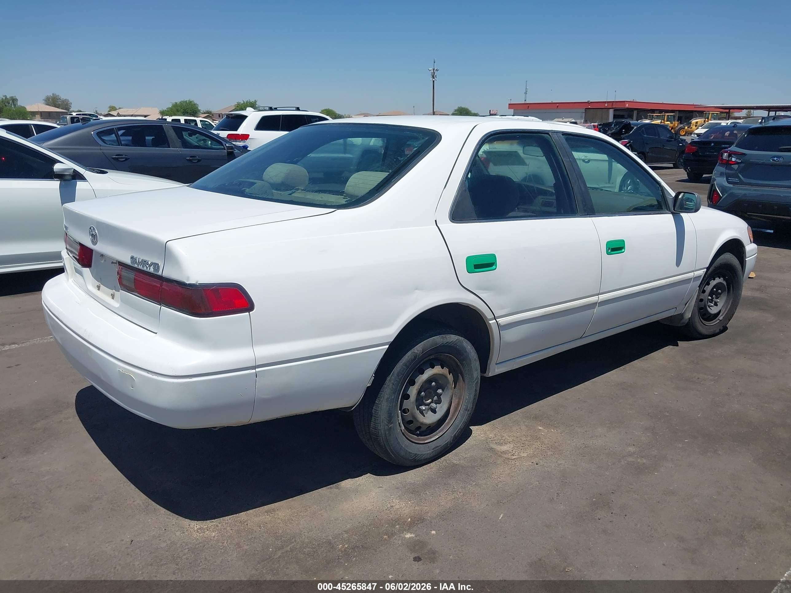 1999 Toyota Camry Le Белый vin: JT2BG28K5X0276263