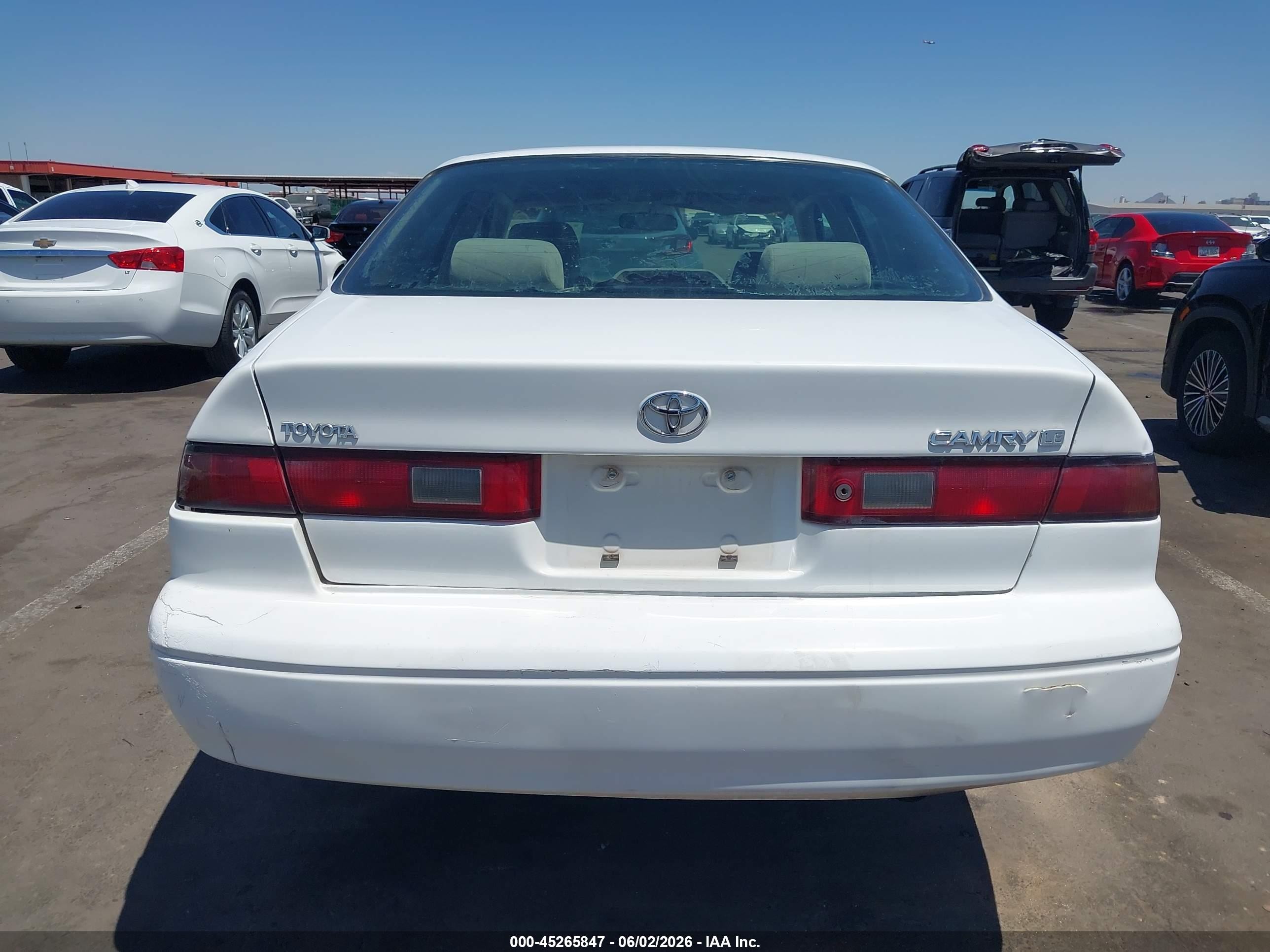 1999 Toyota Camry Le Белый vin: JT2BG28K5X0276263