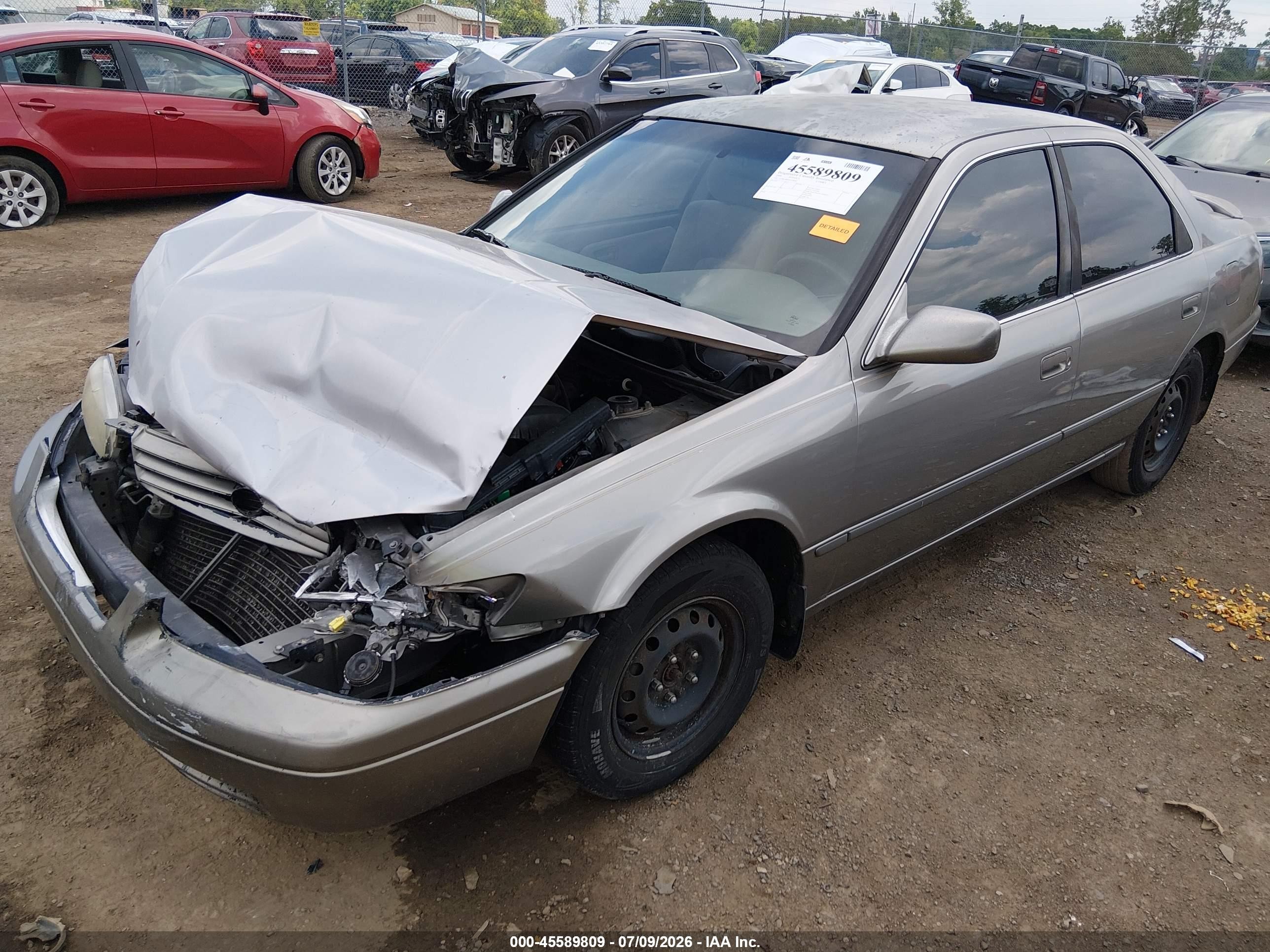 1999 Toyota Camry Le Silver vin: JT2BG28K6X0338687