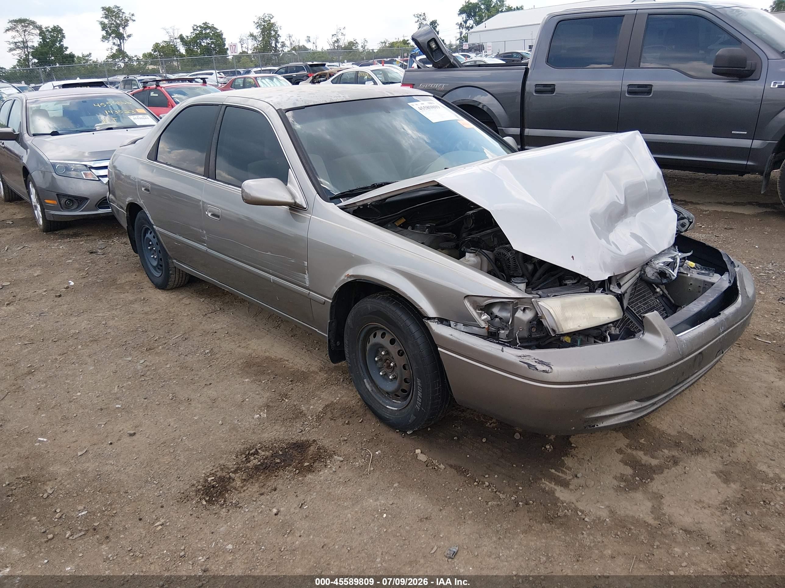 1999 Toyota Camry Le Silver vin: JT2BG28K6X0338687