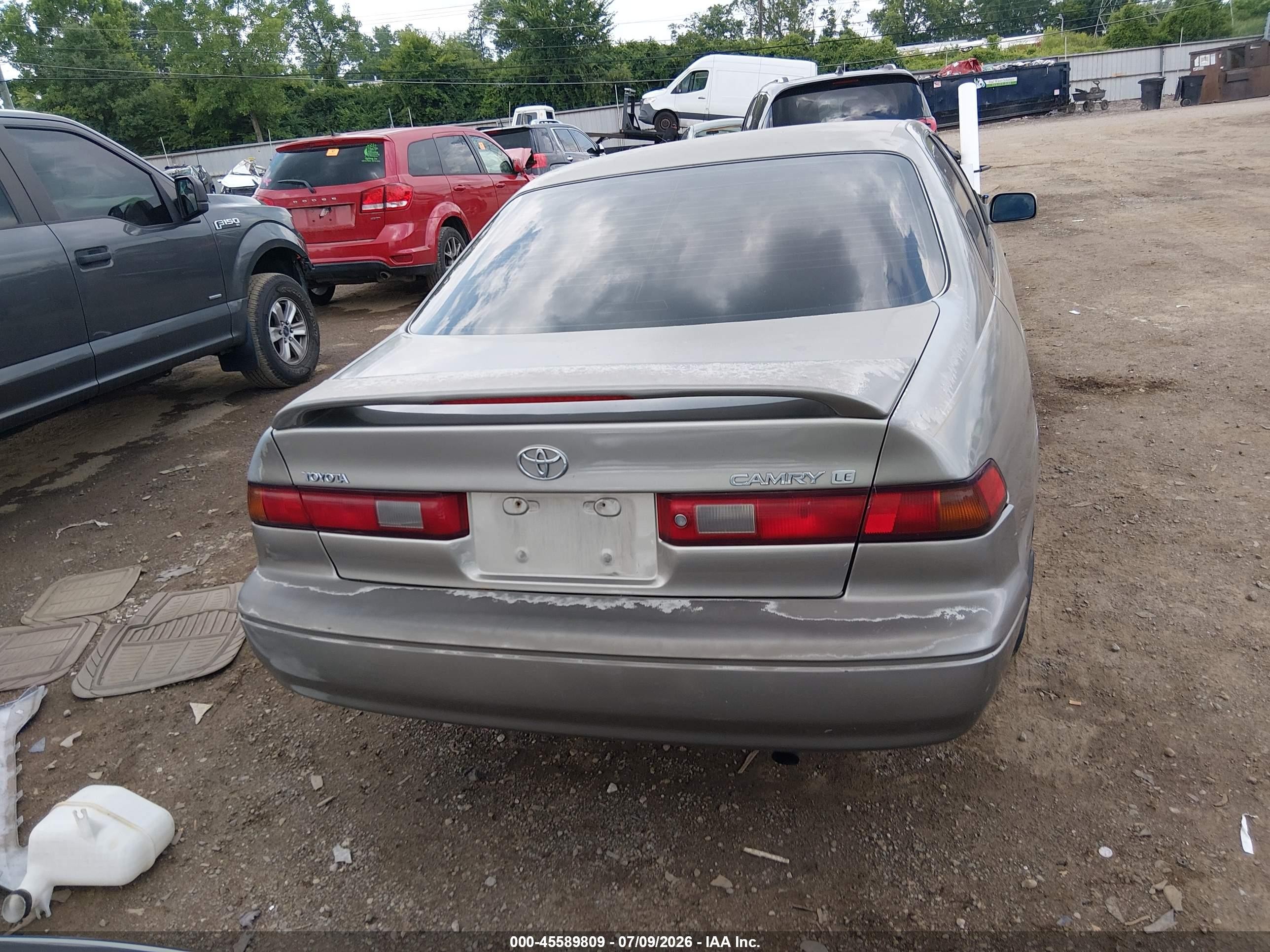 1999 Toyota Camry Le Silver vin: JT2BG28K6X0338687