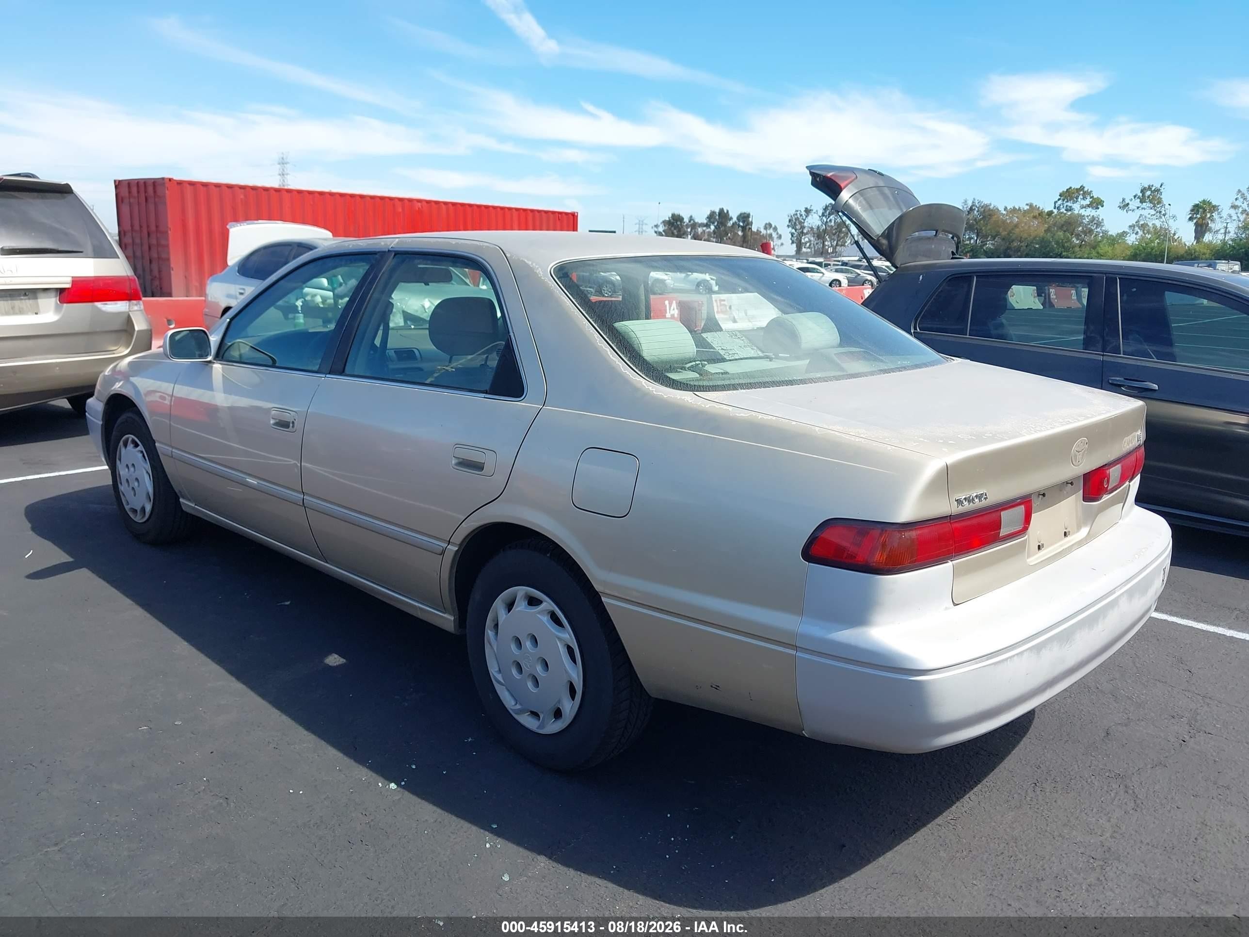 1998 Toyota Camry Le Золотой vin: JT2BG28K7W0215964