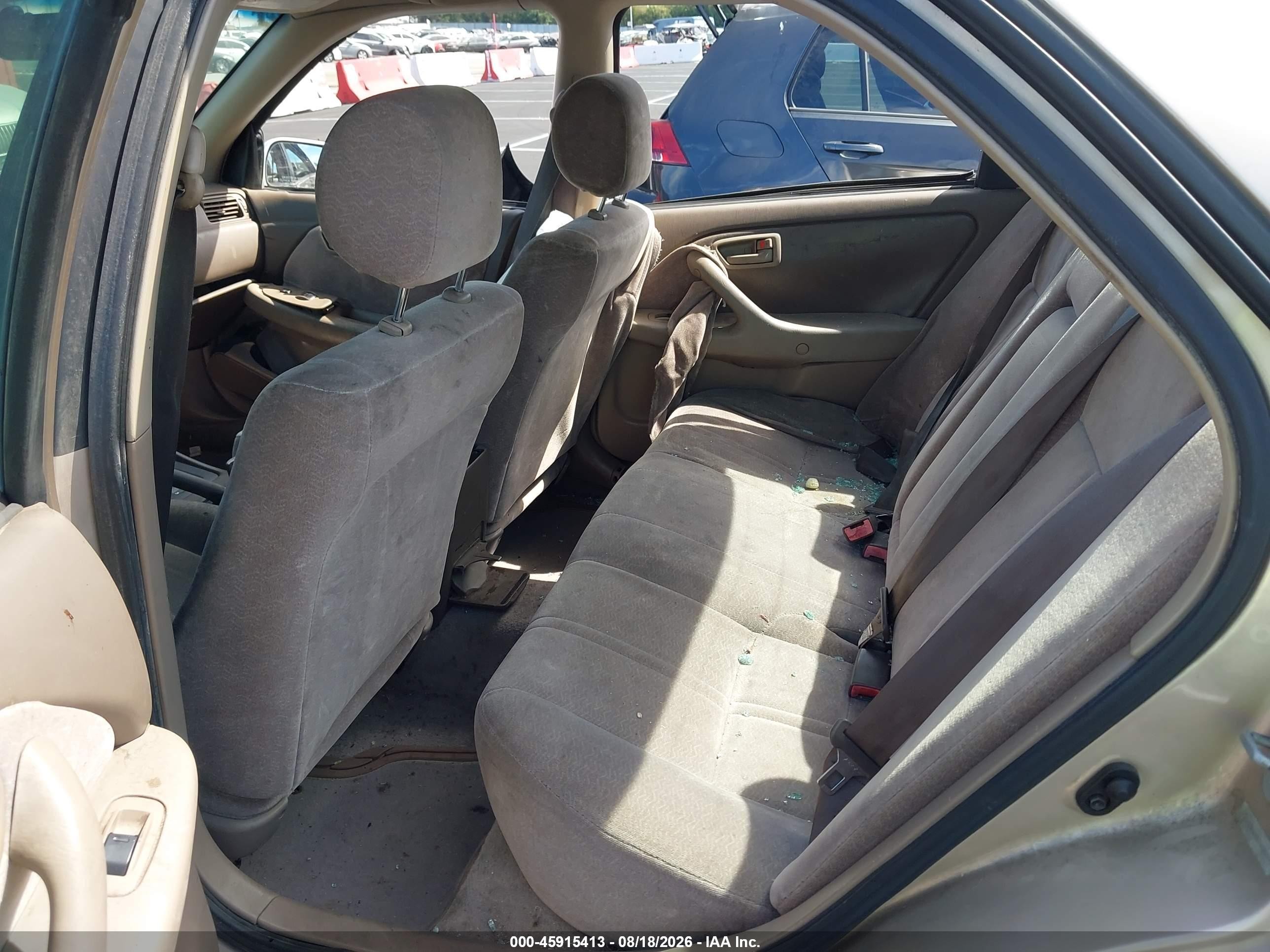 1998 Toyota Camry Le Золотой vin: JT2BG28K7W0215964
