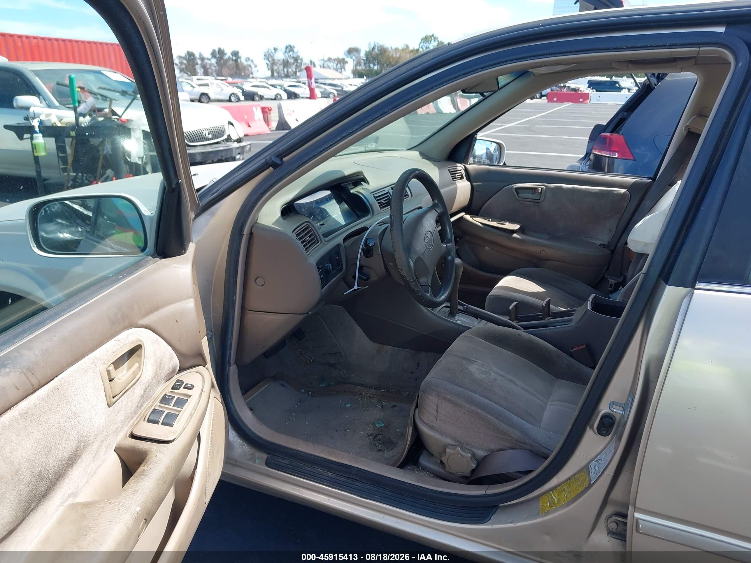 1998 Toyota Camry Le Золотой vin: JT2BG28K7W0215964