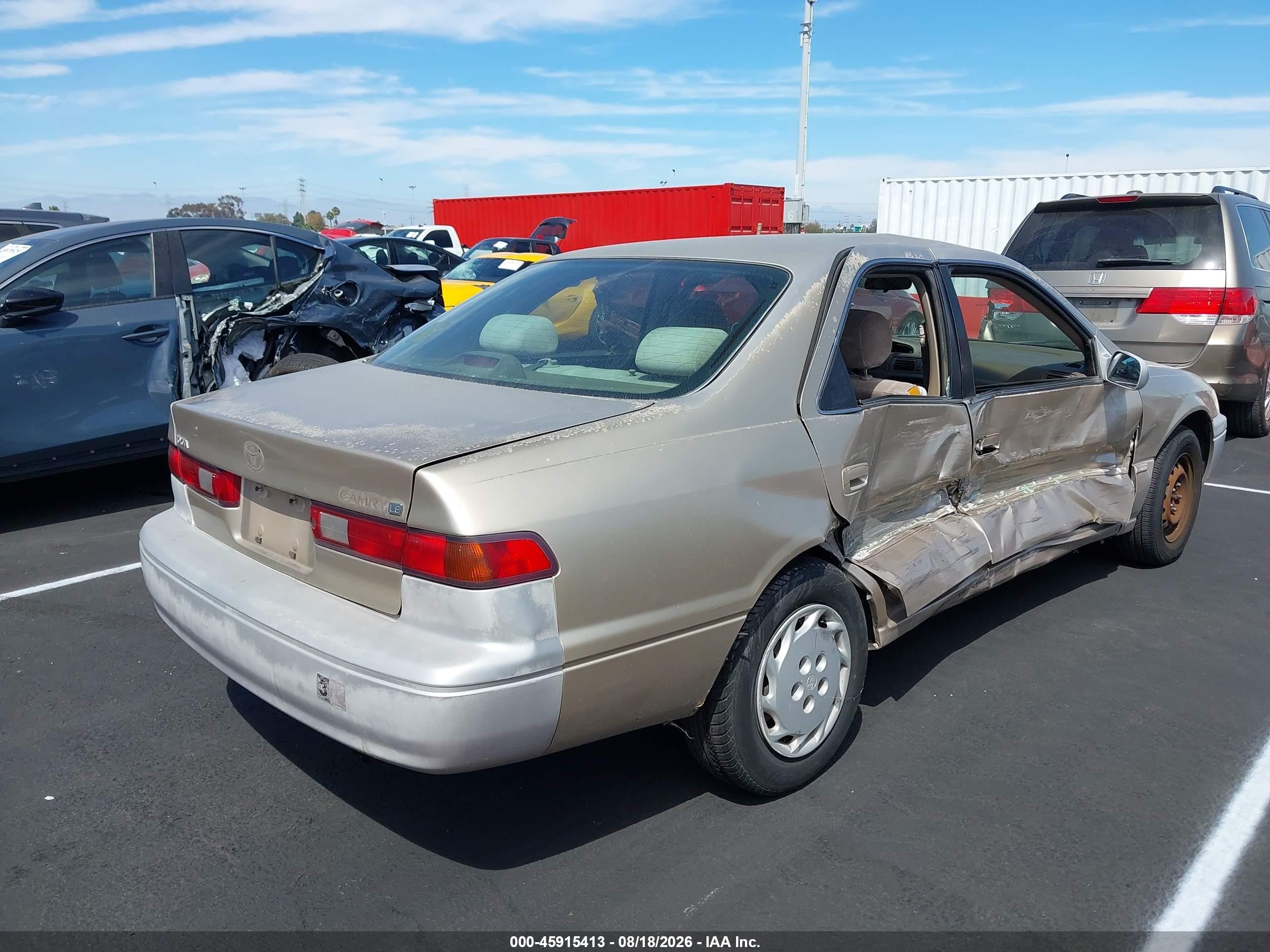 1998 Toyota Camry Le Золотой vin: JT2BG28K7W0215964