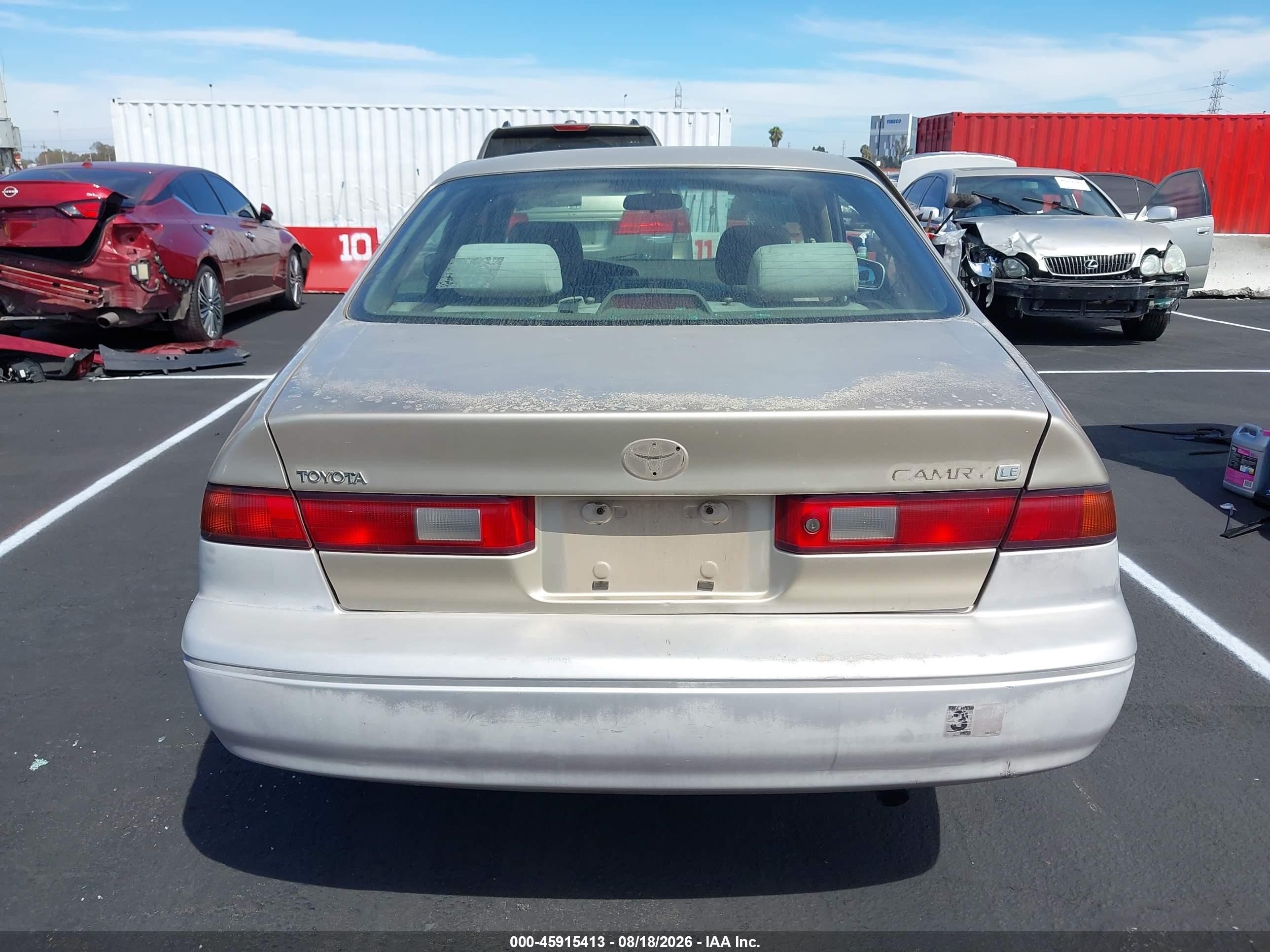 1998 Toyota Camry Le Золотой vin: JT2BG28K7W0215964