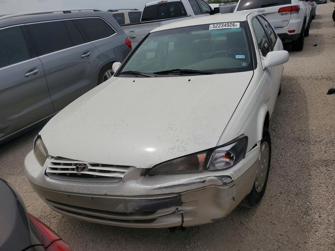 1999 Toyota Camry Le White vin: JT2BG28K7X0350945