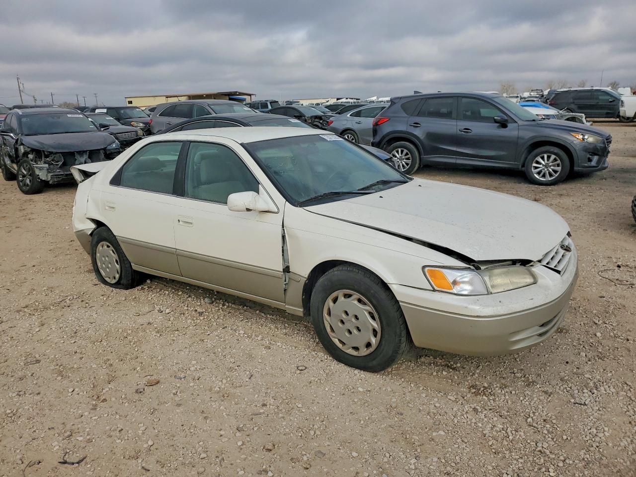 1999 Toyota Camry Le White vin: JT2BG28K7X0350945