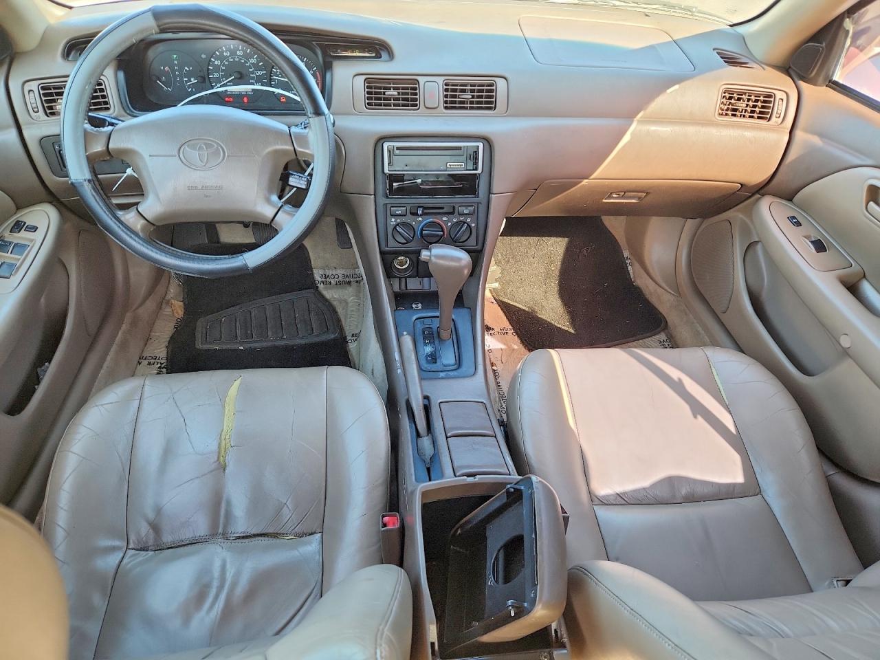 1998 Toyota Camry Желто-коричневый vin: JT2BG28K8W0250156