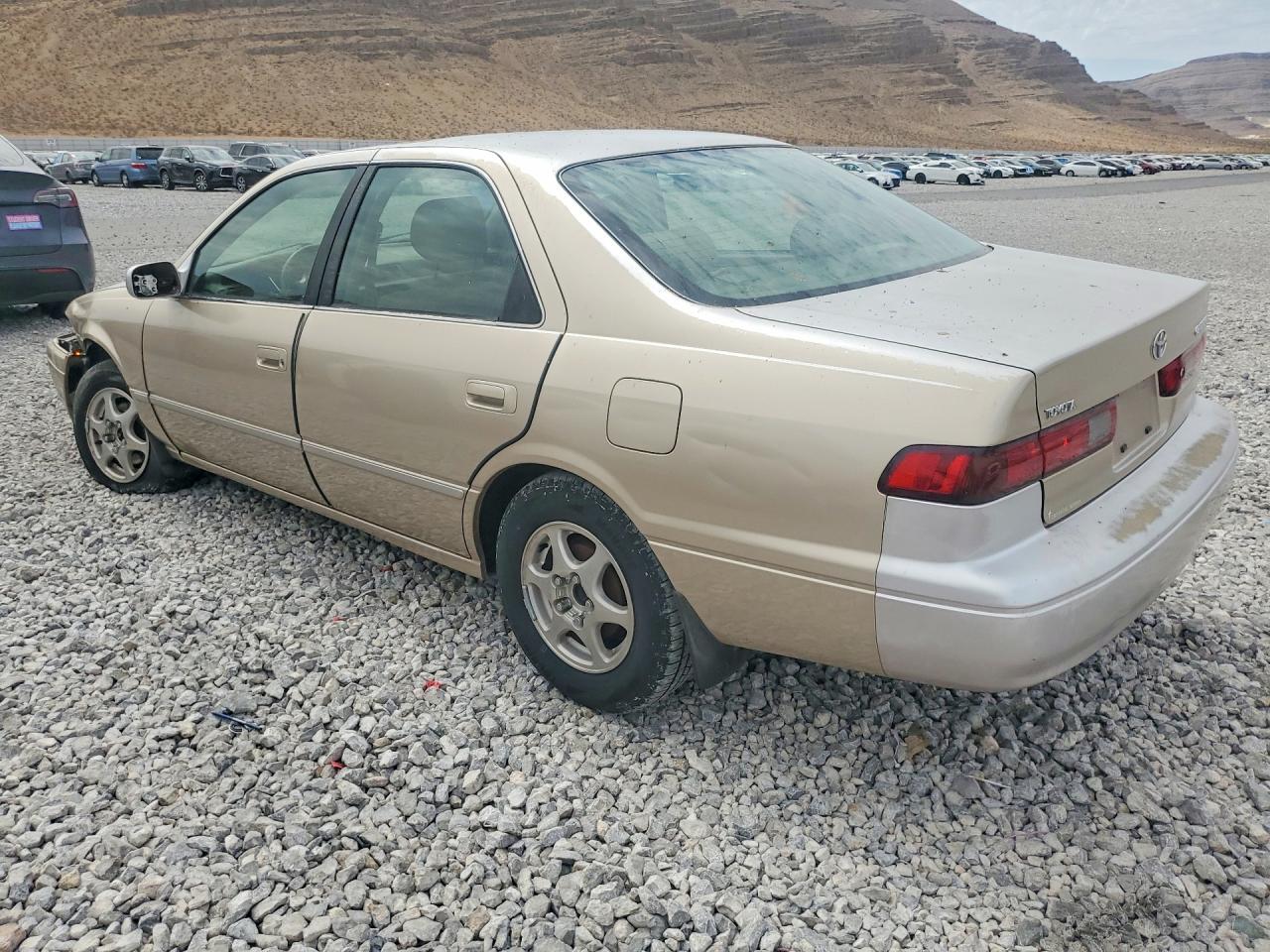 1999 Toyota Camry Xle Gold vin: JT2BG28K8X0284101
