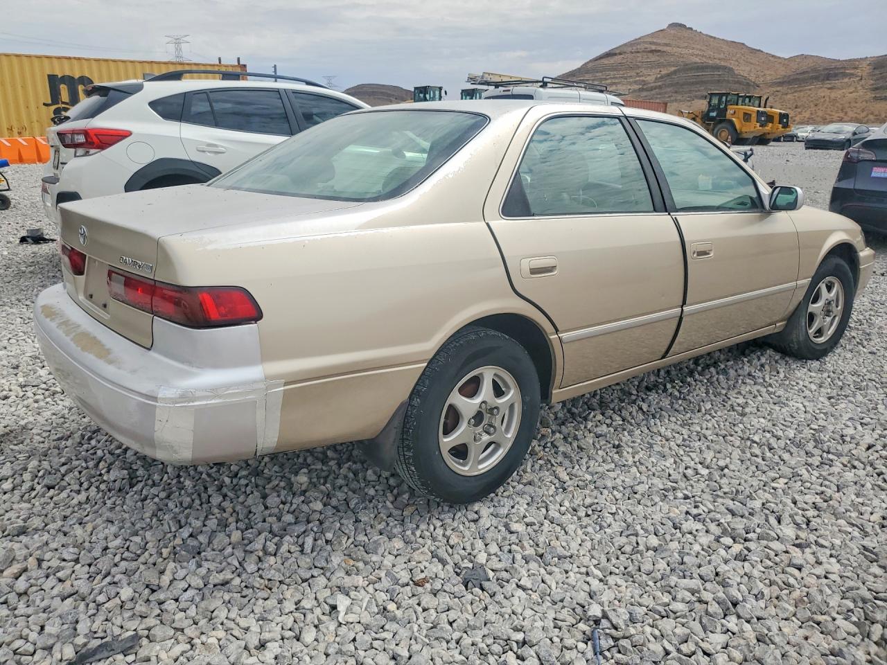 1999 Toyota Camry Xle Gold vin: JT2BG28K8X0284101