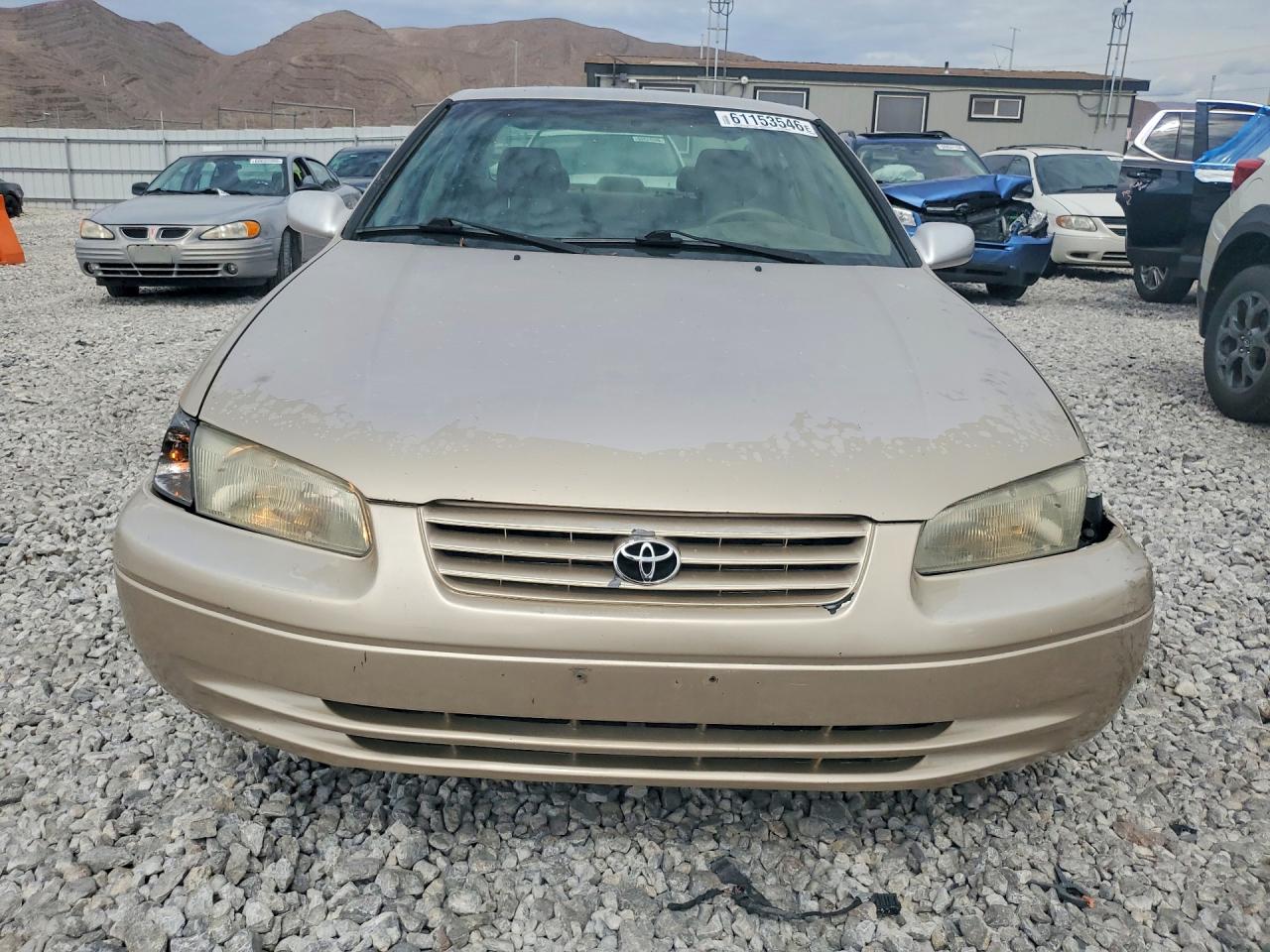 1999 Toyota Camry Xle Gold vin: JT2BG28K8X0284101