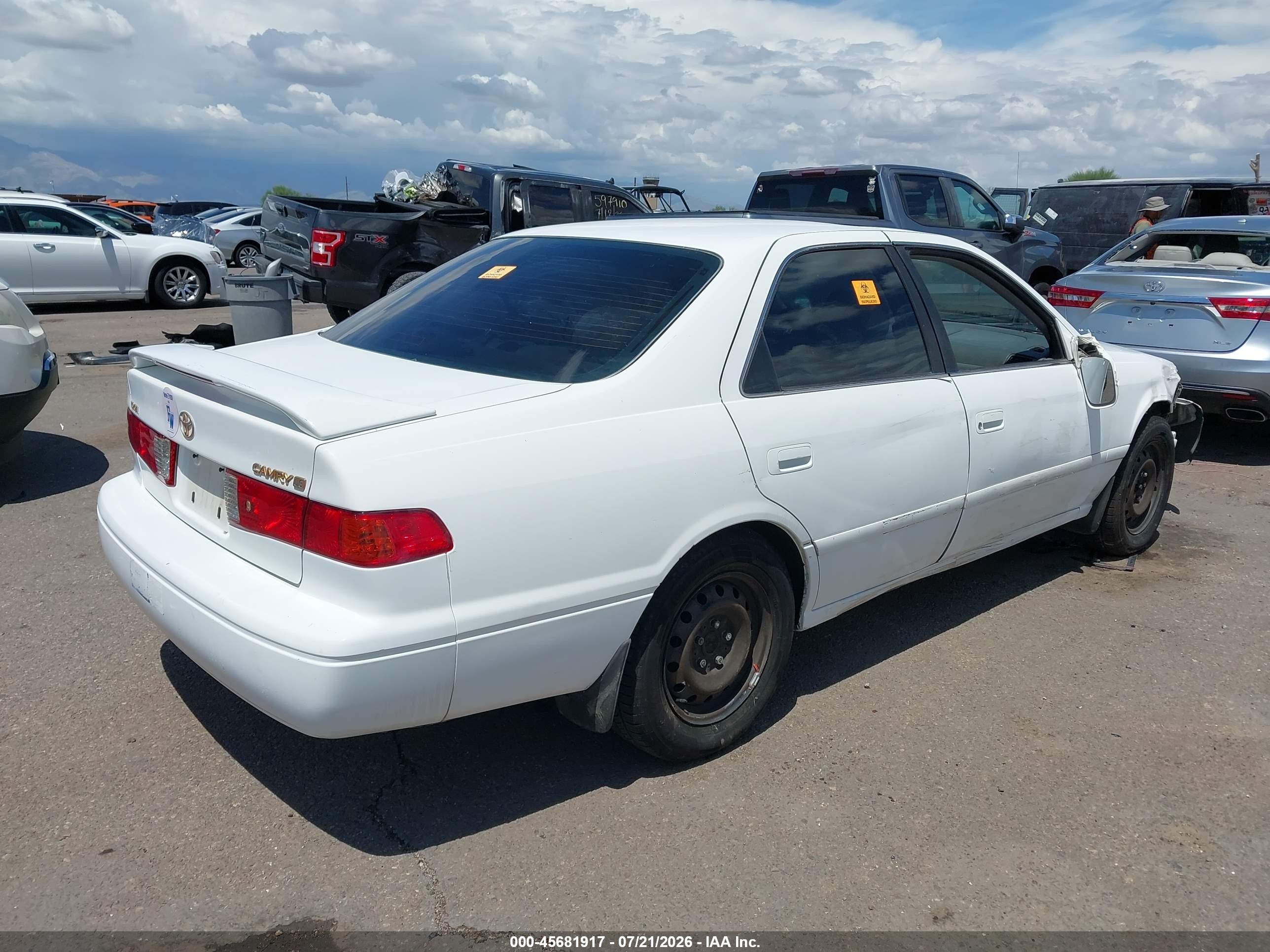 2001 Toyota Camry Le Белый vin: JT2BG28KX10554131