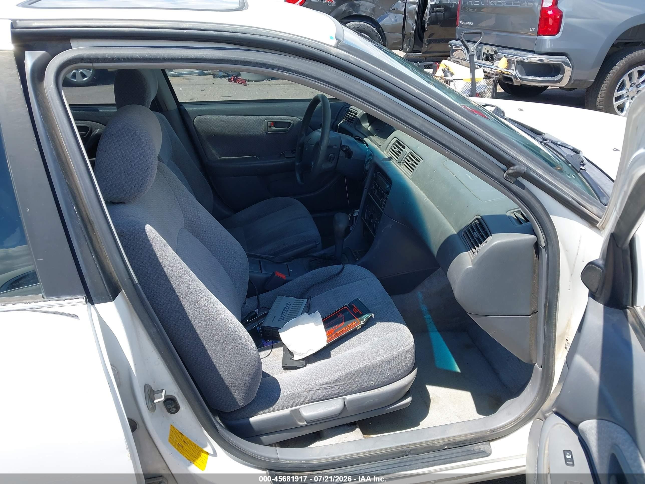2001 Toyota Camry Le Белый vin: JT2BG28KX10554131