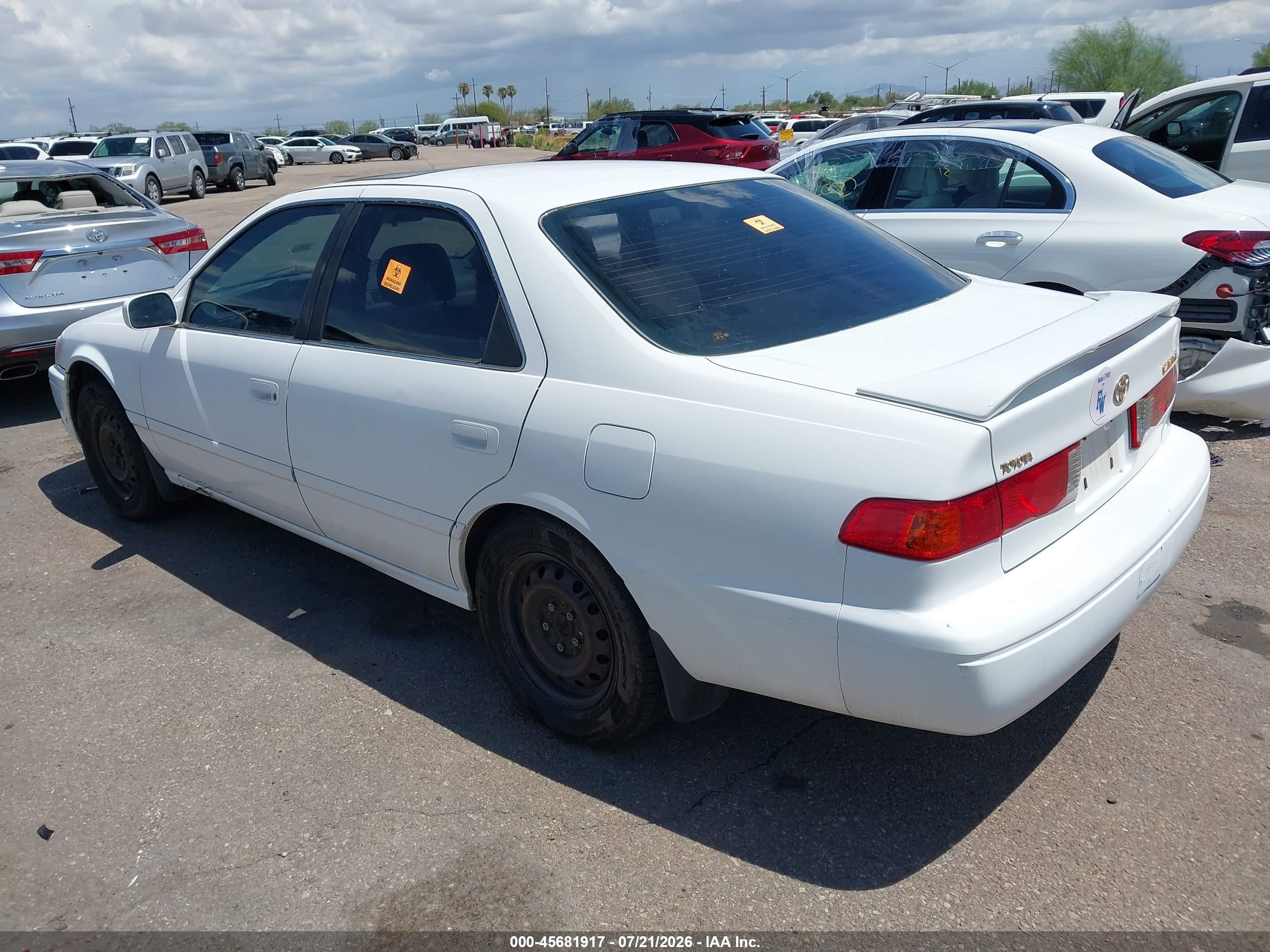2001 Toyota Camry Le Белый vin: JT2BG28KX10554131