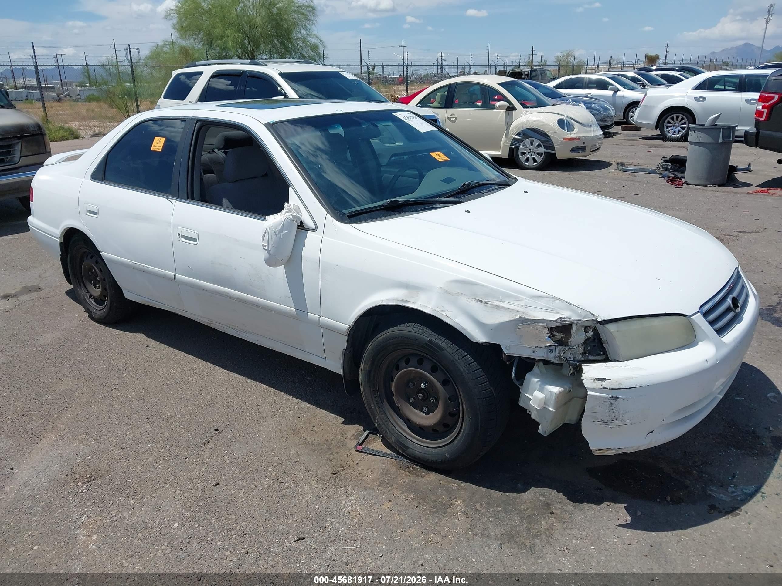 2001 Toyota Camry Le Белый vin: JT2BG28KX10554131