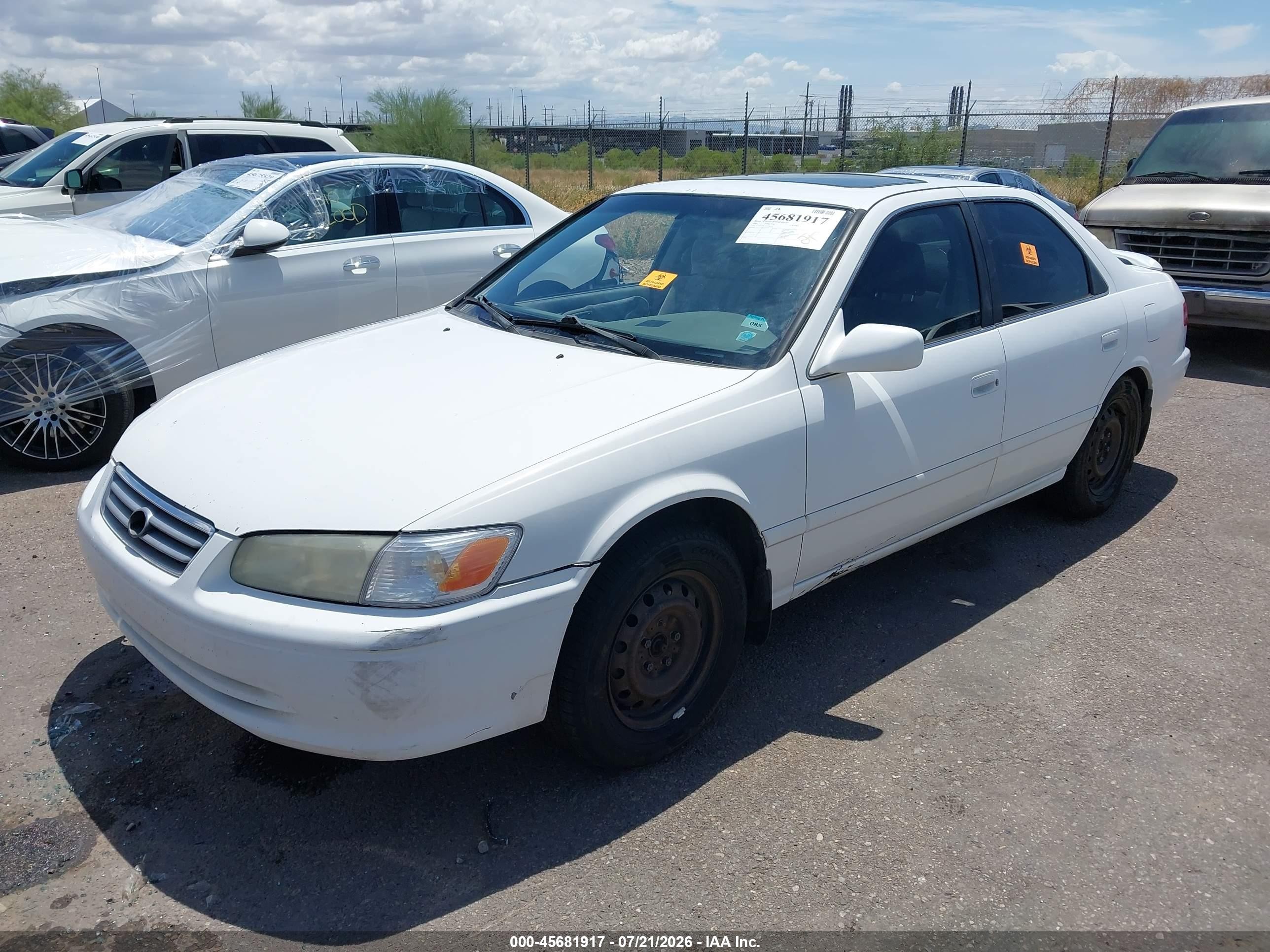 2001 Toyota Camry Le Белый vin: JT2BG28KX10554131