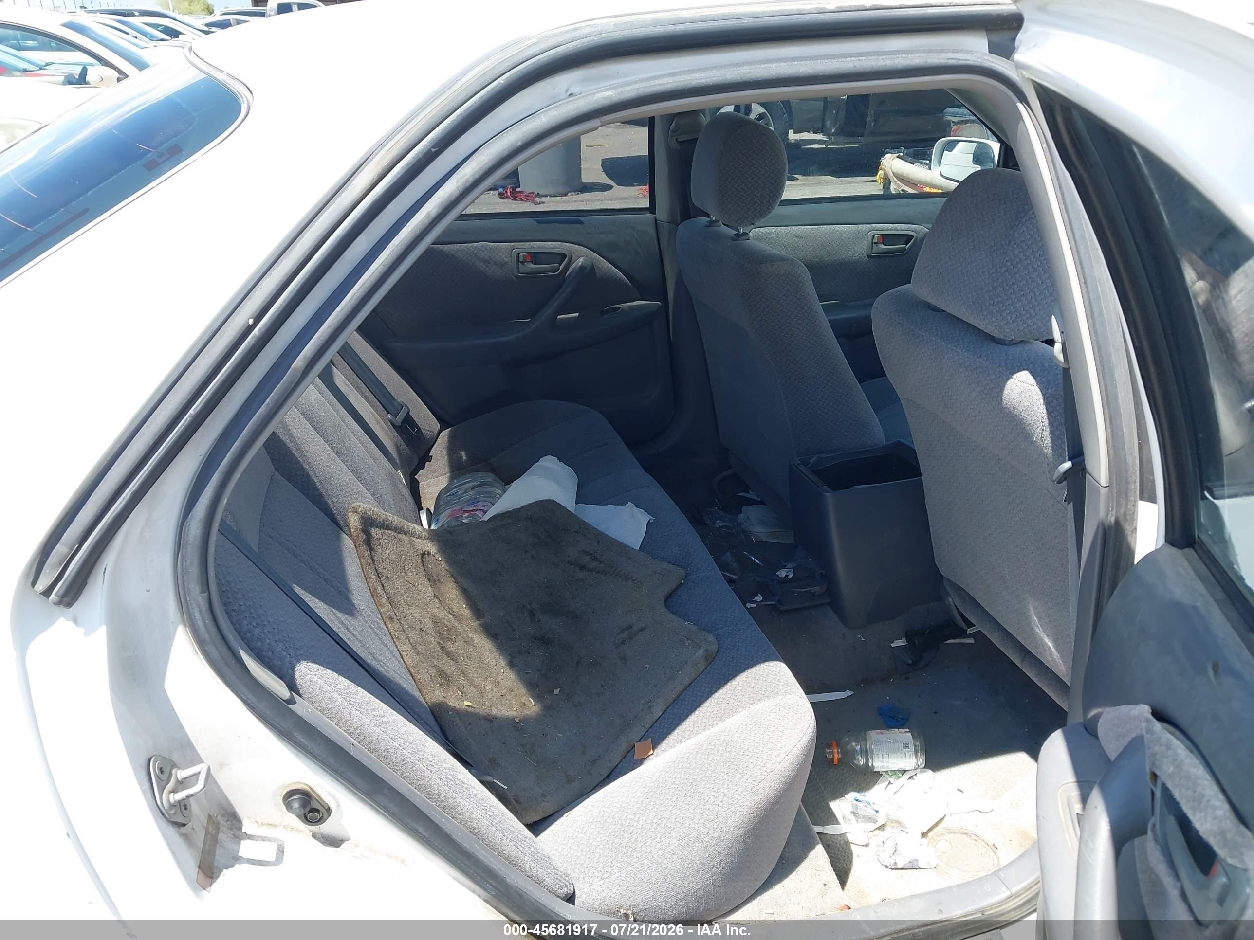 2001 Toyota Camry Le Белый vin: JT2BG28KX10554131