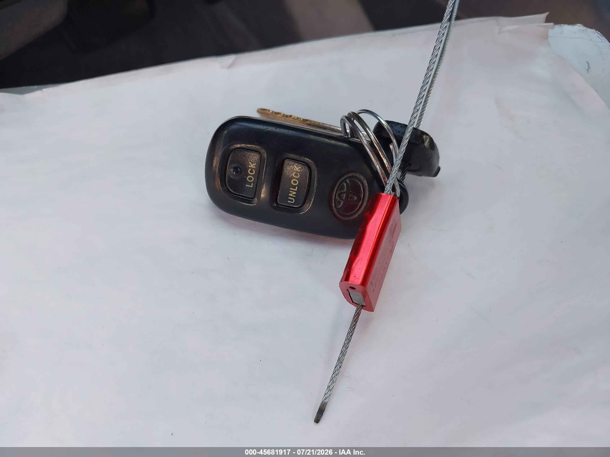 2001 Toyota Camry Le Белый vin: JT2BG28KX10554131
