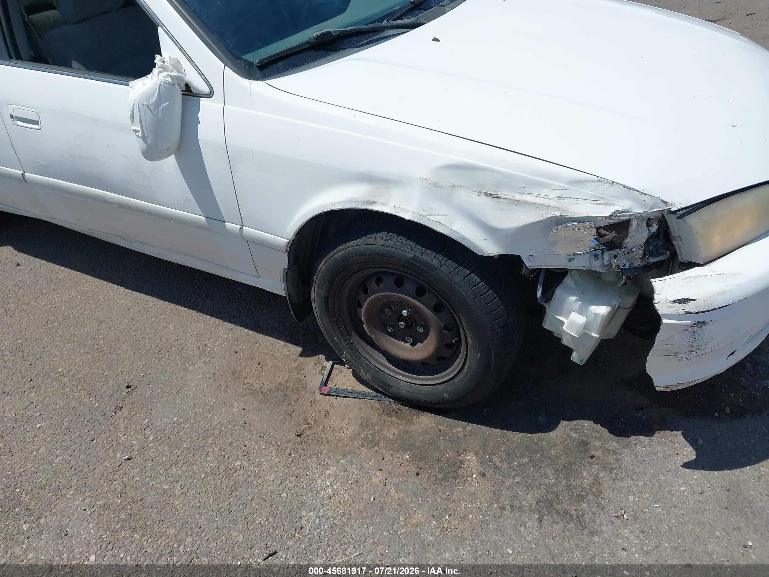 2001 Toyota Camry Le Белый vin: JT2BG28KX10554131