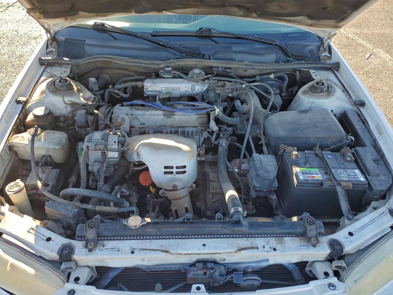 1998 Toyota Camry Le White vin: JT2BG28KXW0181261