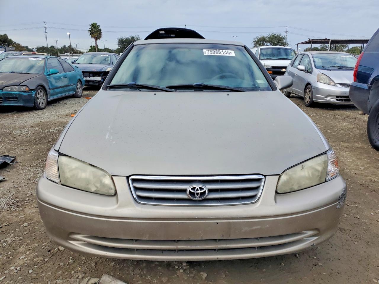 2000 Toyota Camry Le Tan vin: JT2BG28KXY0484916