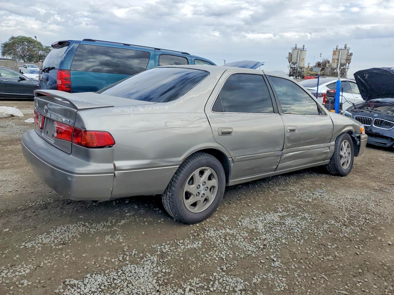 2000 Toyota Camry Le Tan vin: JT2BG28KXY0484916
