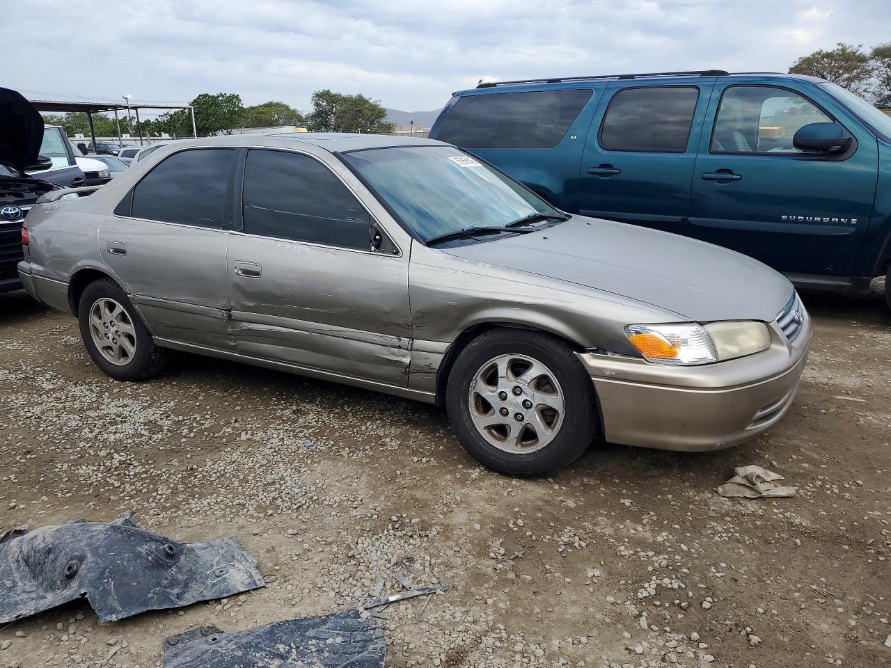 2000 Toyota Camry Le Tan vin: JT2BG28KXY0484916