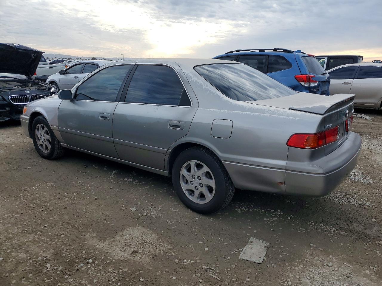 2000 Toyota Camry Le Tan vin: JT2BG28KXY0484916
