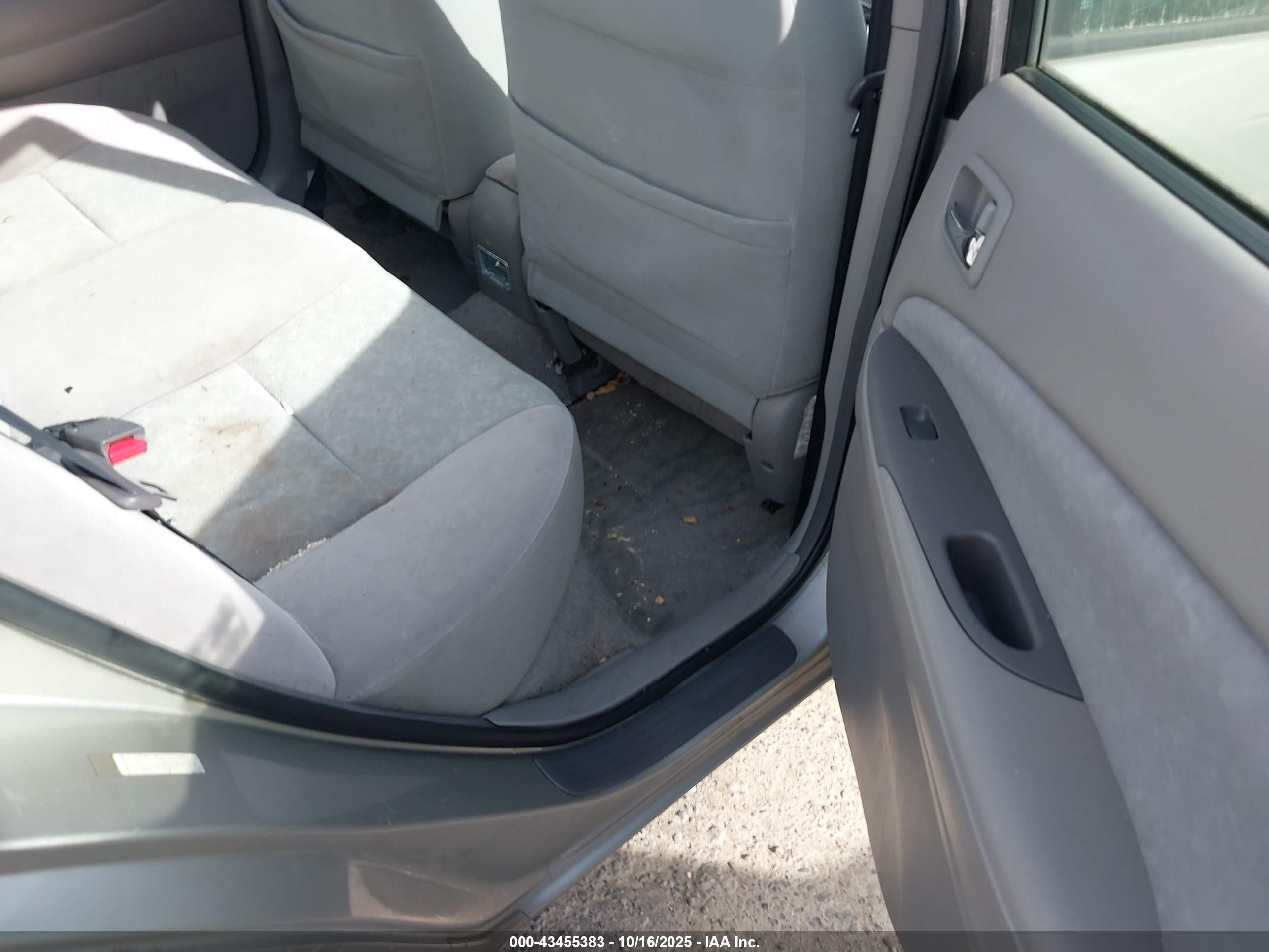 2001 Toyota Prius   Silver vin: JT2BK12U110017389