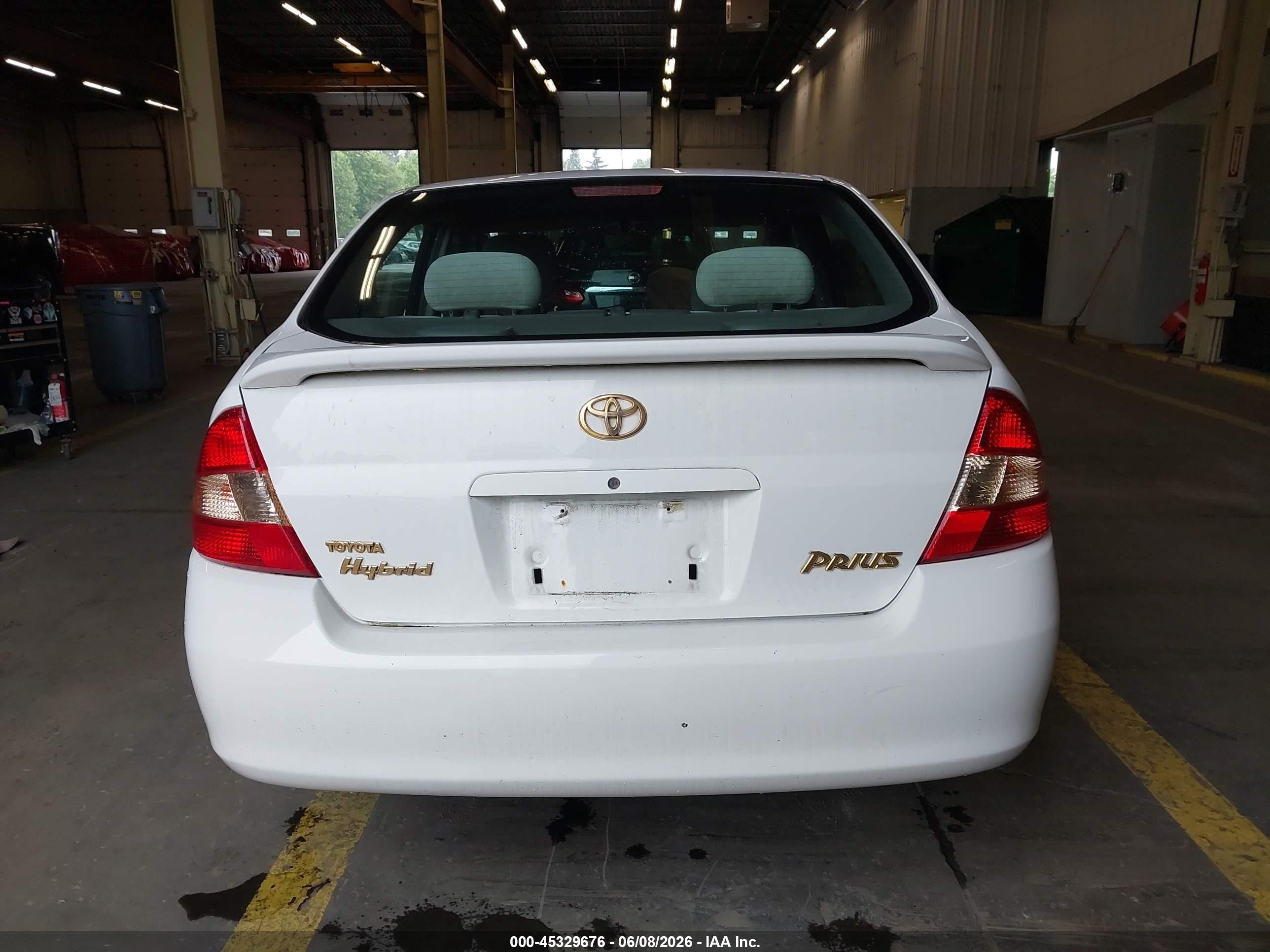 2003 Toyota Prius   White vin: JT2BK12U630070253