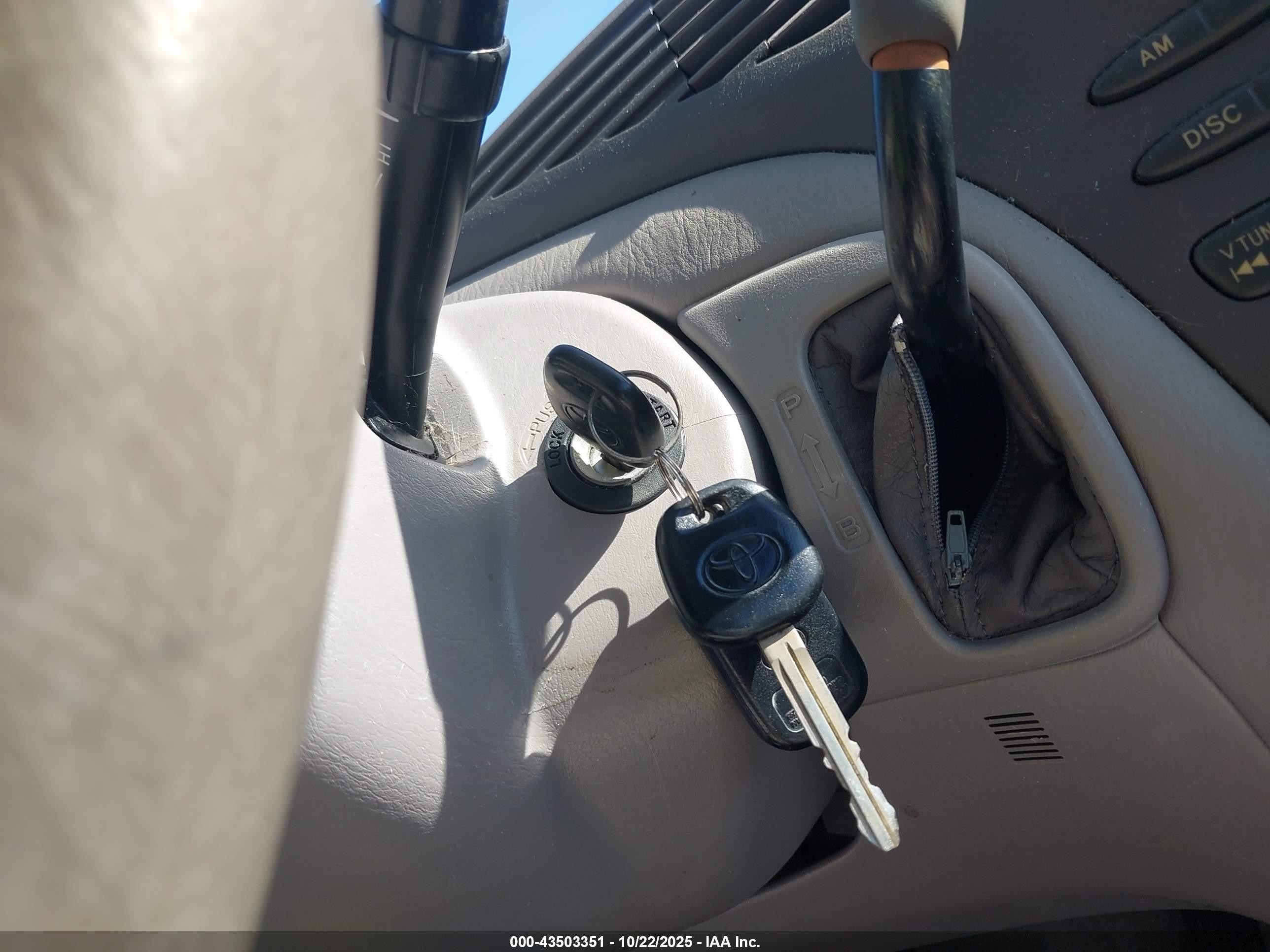 2002 Toyota Prius   Белый vin: JT2BK12U720040614