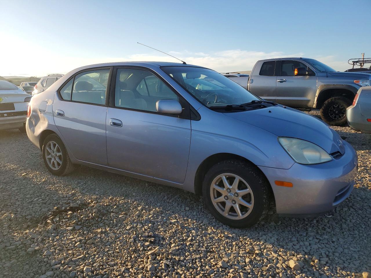 2002 Toyota Prius Silver vin: JT2BK12U820051217