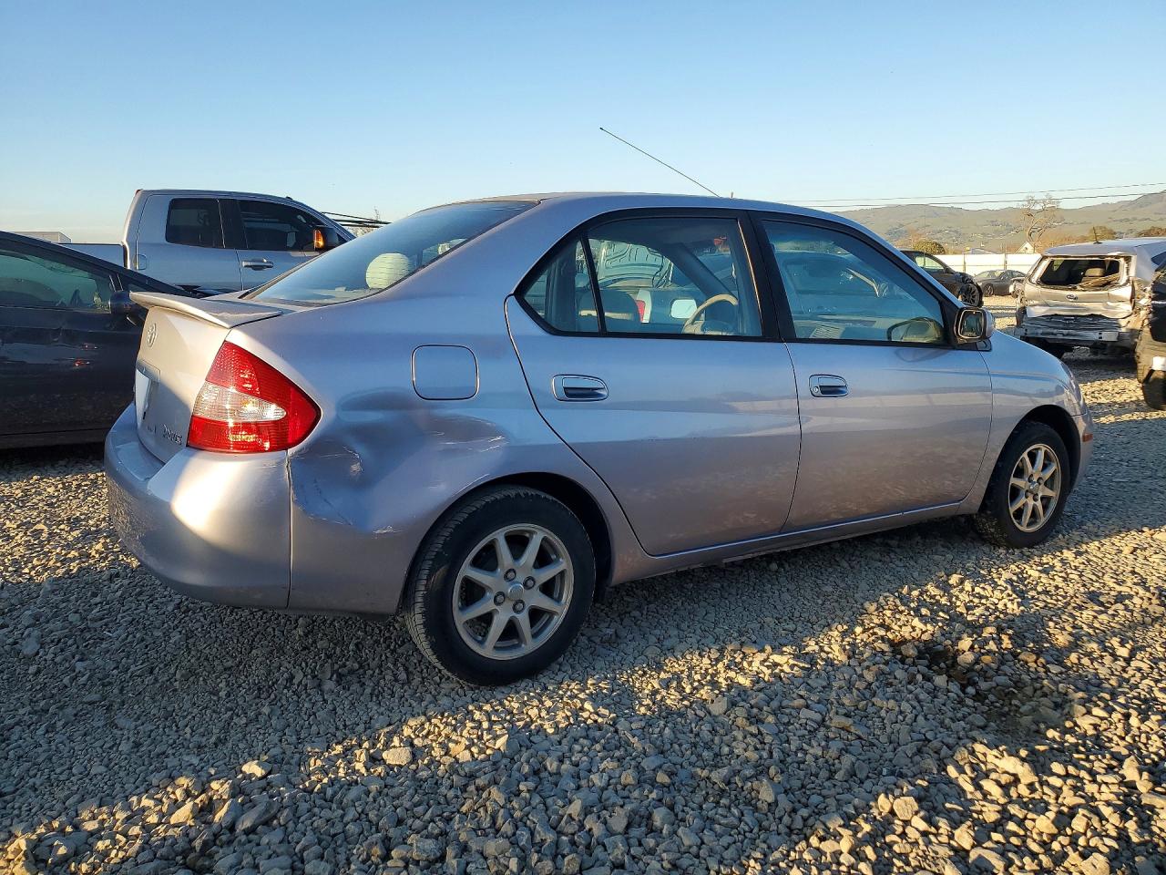 2002 Toyota Prius Silver vin: JT2BK12U820051217