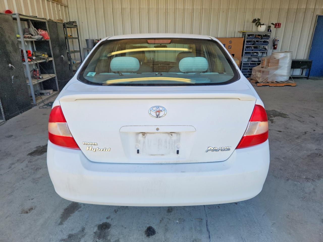 2002 Toyota Prius Base White vin: JT2BK12U920042042